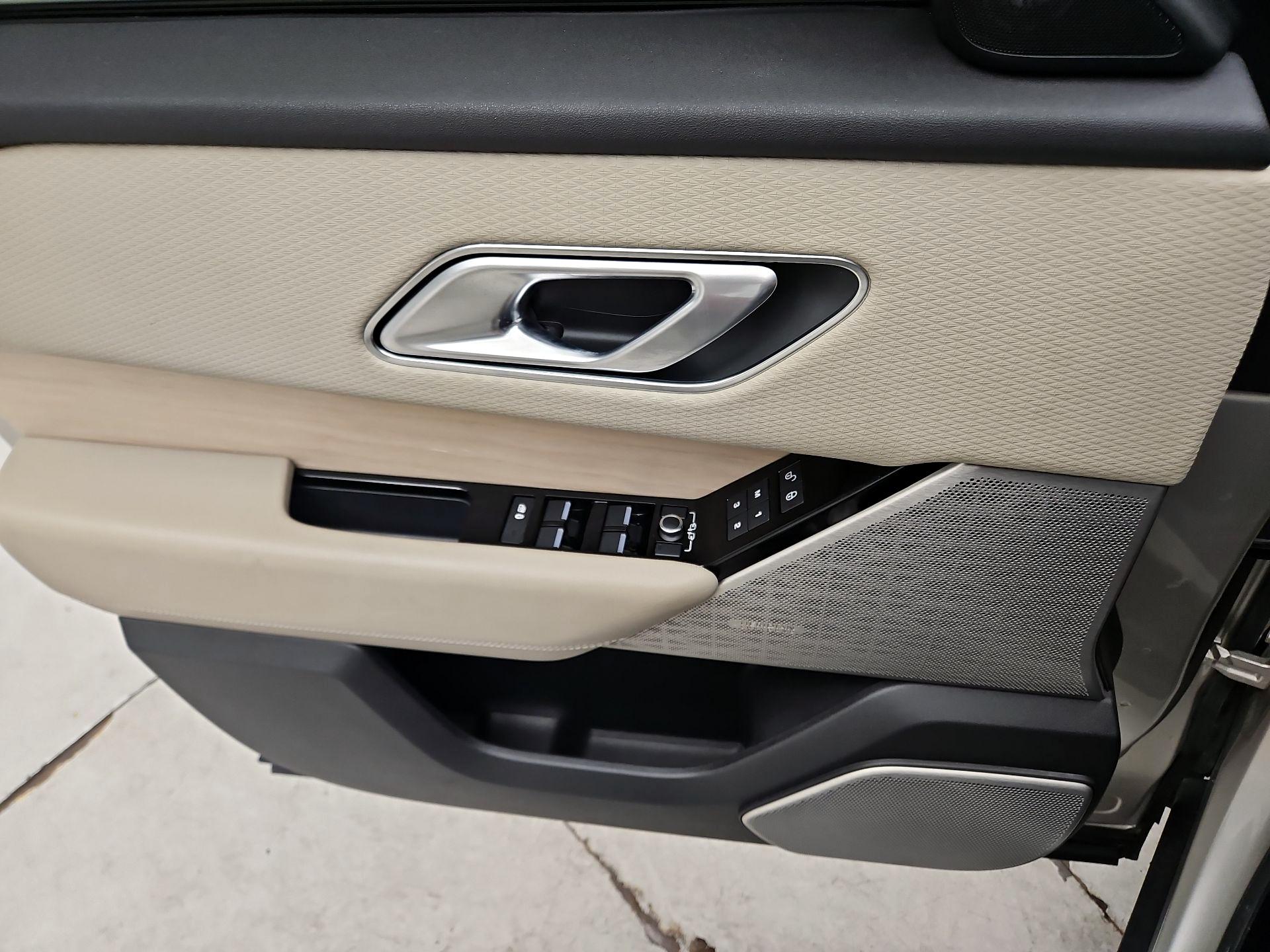 Thumbnail: 2020 Land Rover Range Rover Velar - 10