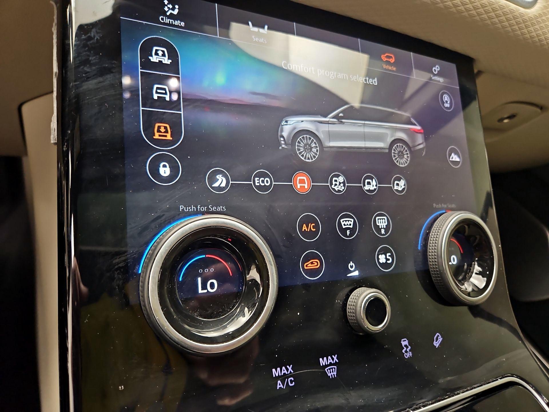 Thumbnail: 2020 Land Rover Range Rover Velar - 15
