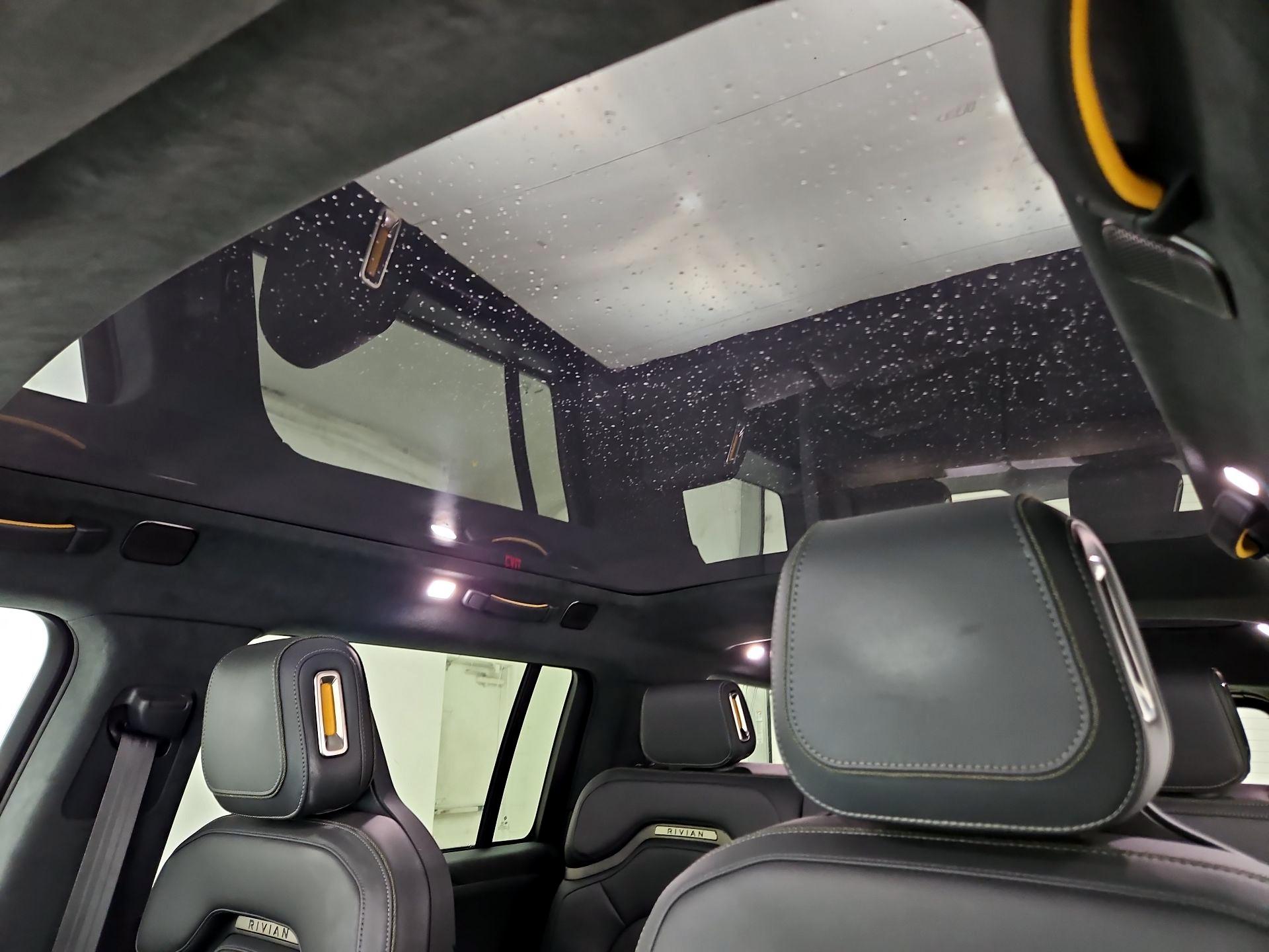 Thumbnail: 2023 Rivian R1S - 19