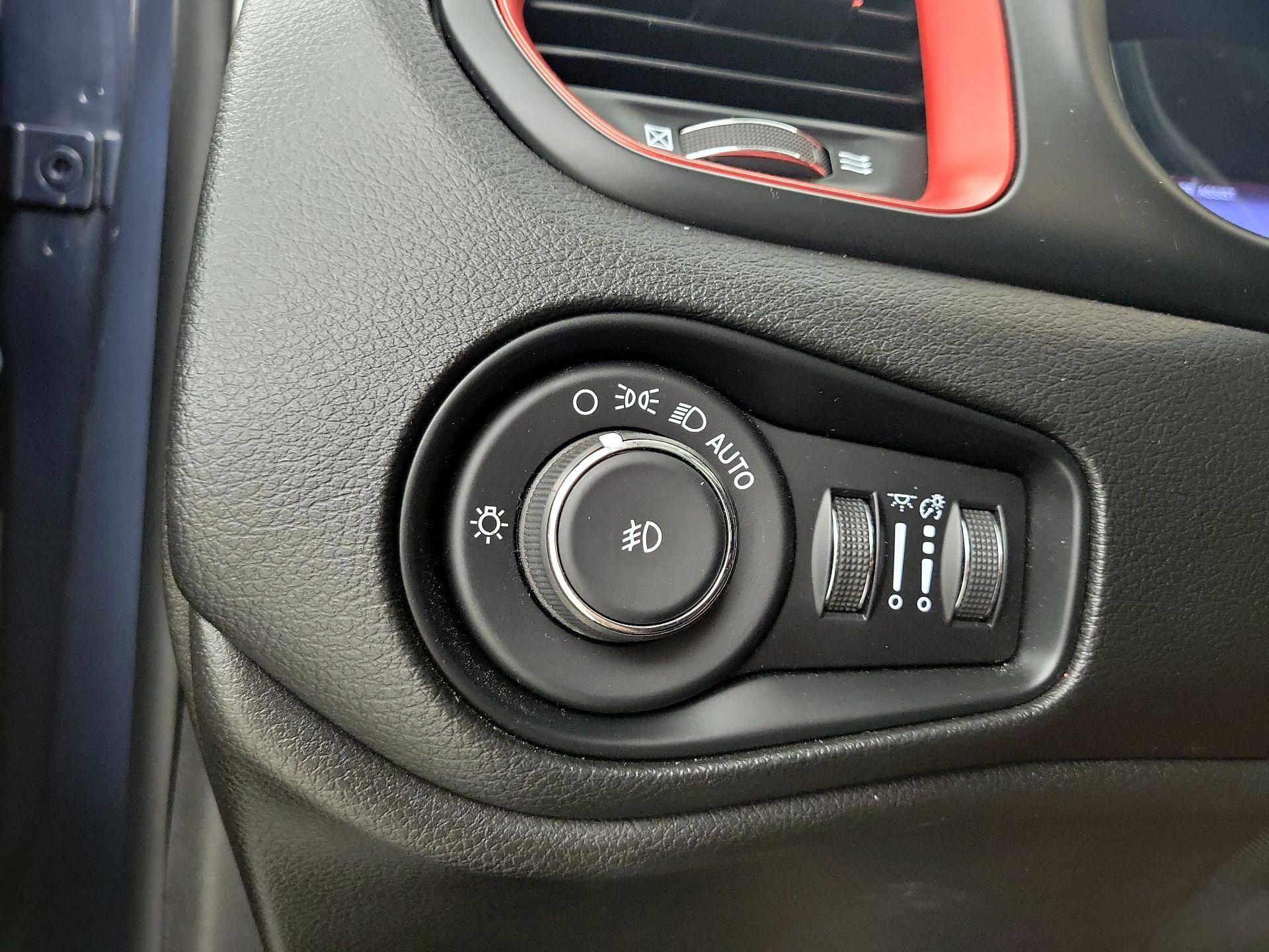 Thumbnail: 2021 Jeep Renegade - 13