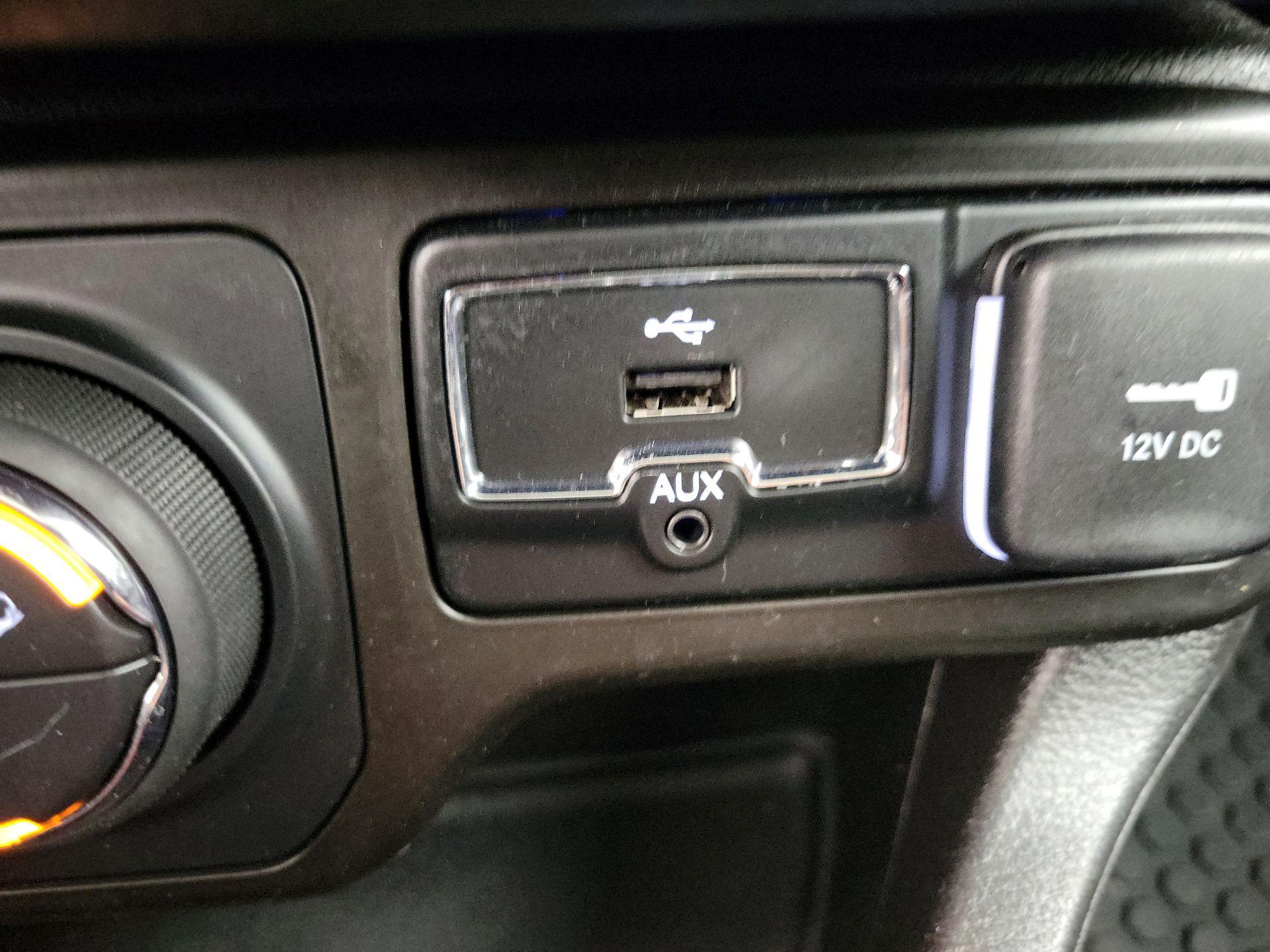Thumbnail: 2021 Jeep Renegade - 18
