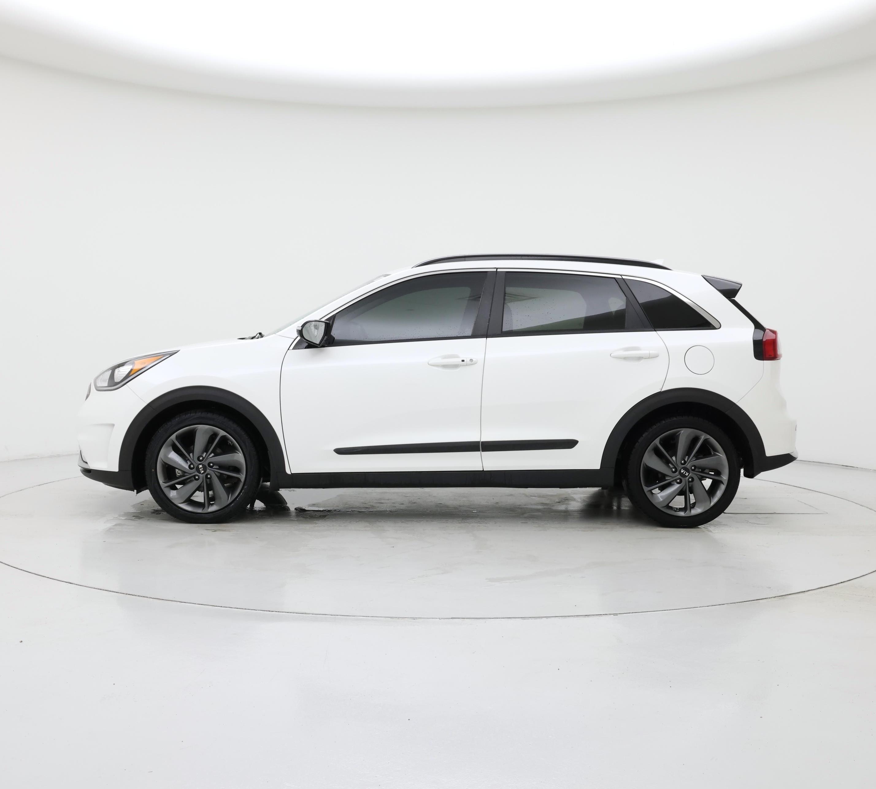 Thumbnail: 2017 Kia Niro - 3