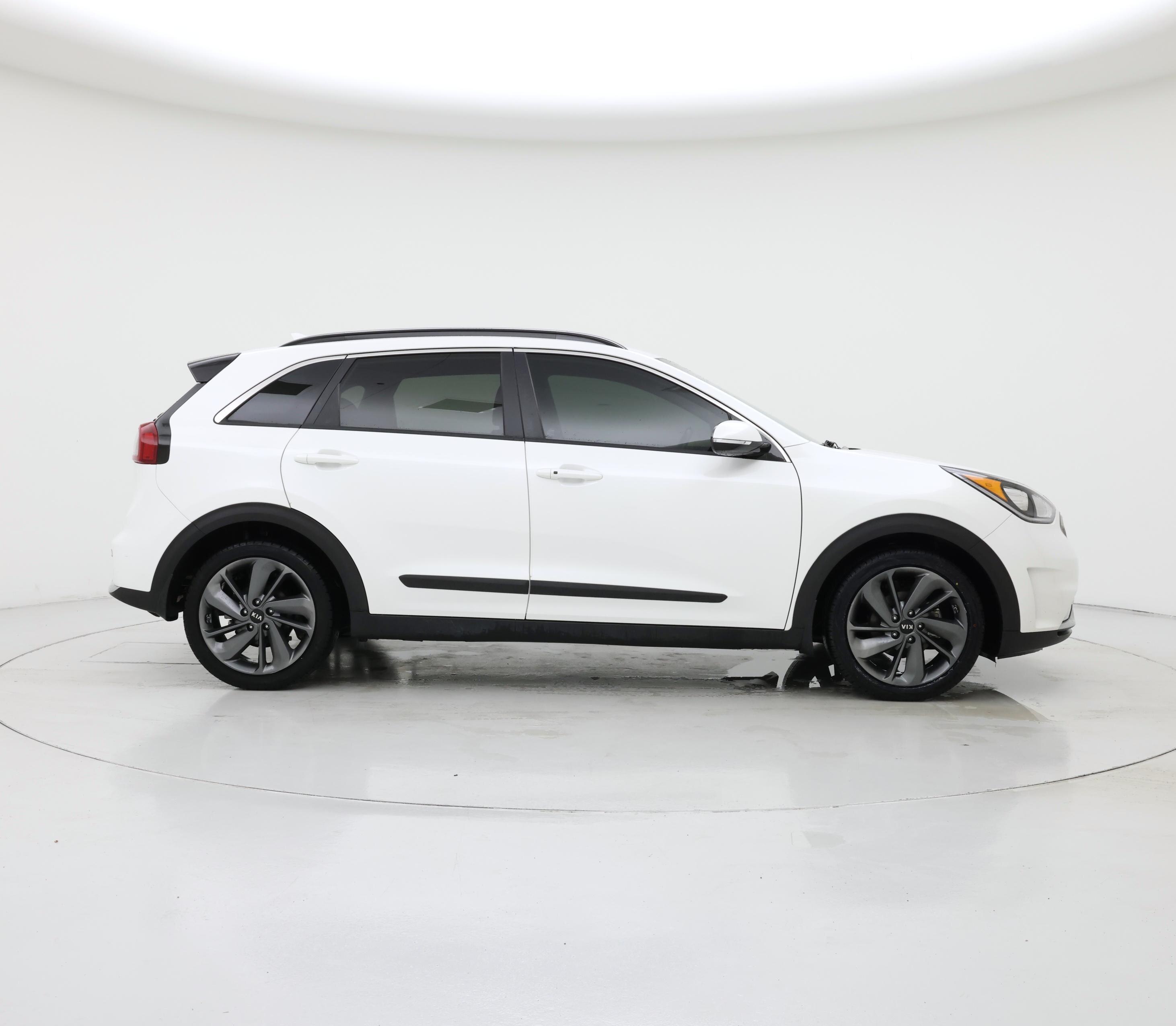 Thumbnail: 2017 Kia Niro - 7
