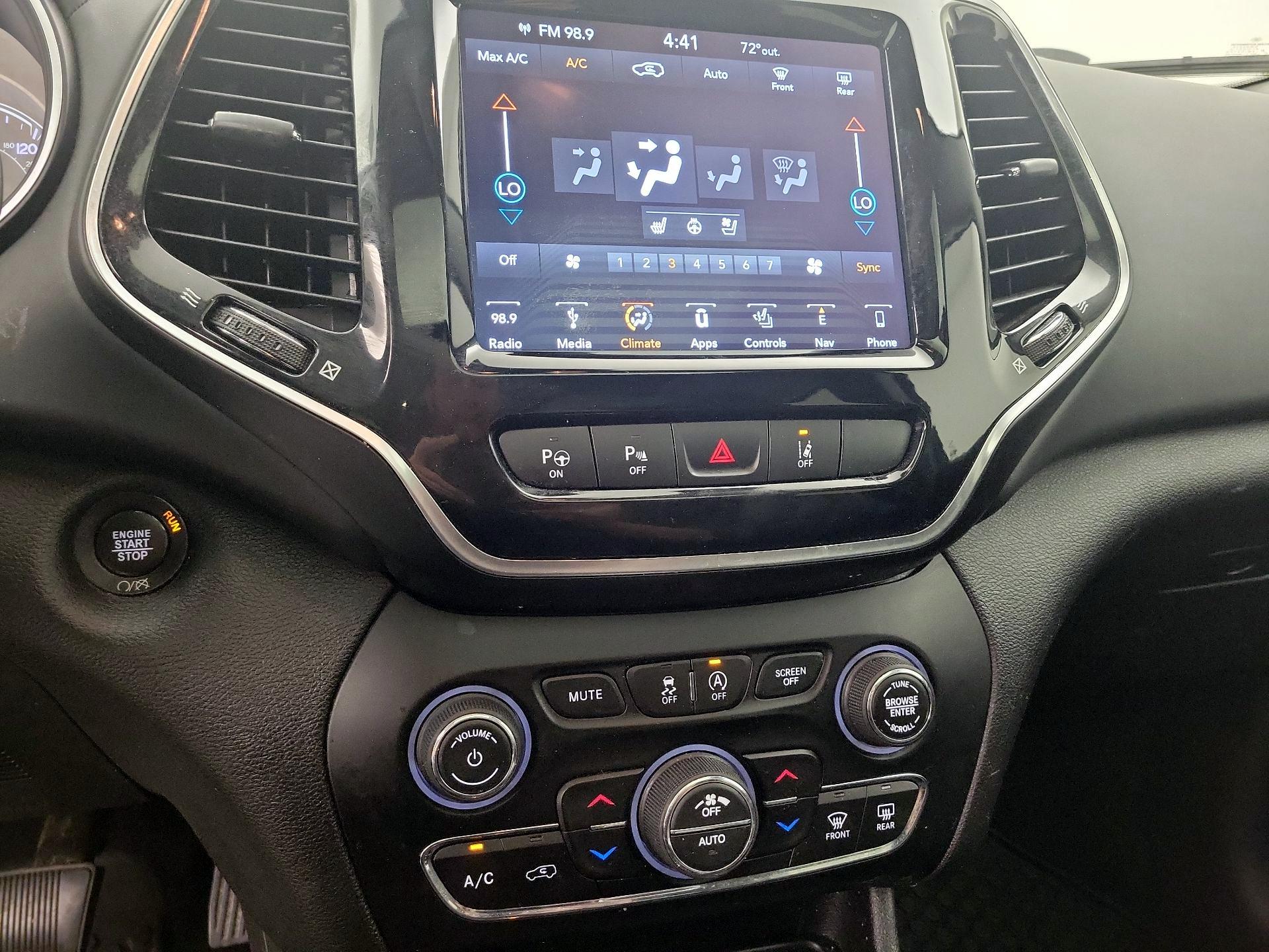 Thumbnail: 2019 Jeep Cherokee - 17