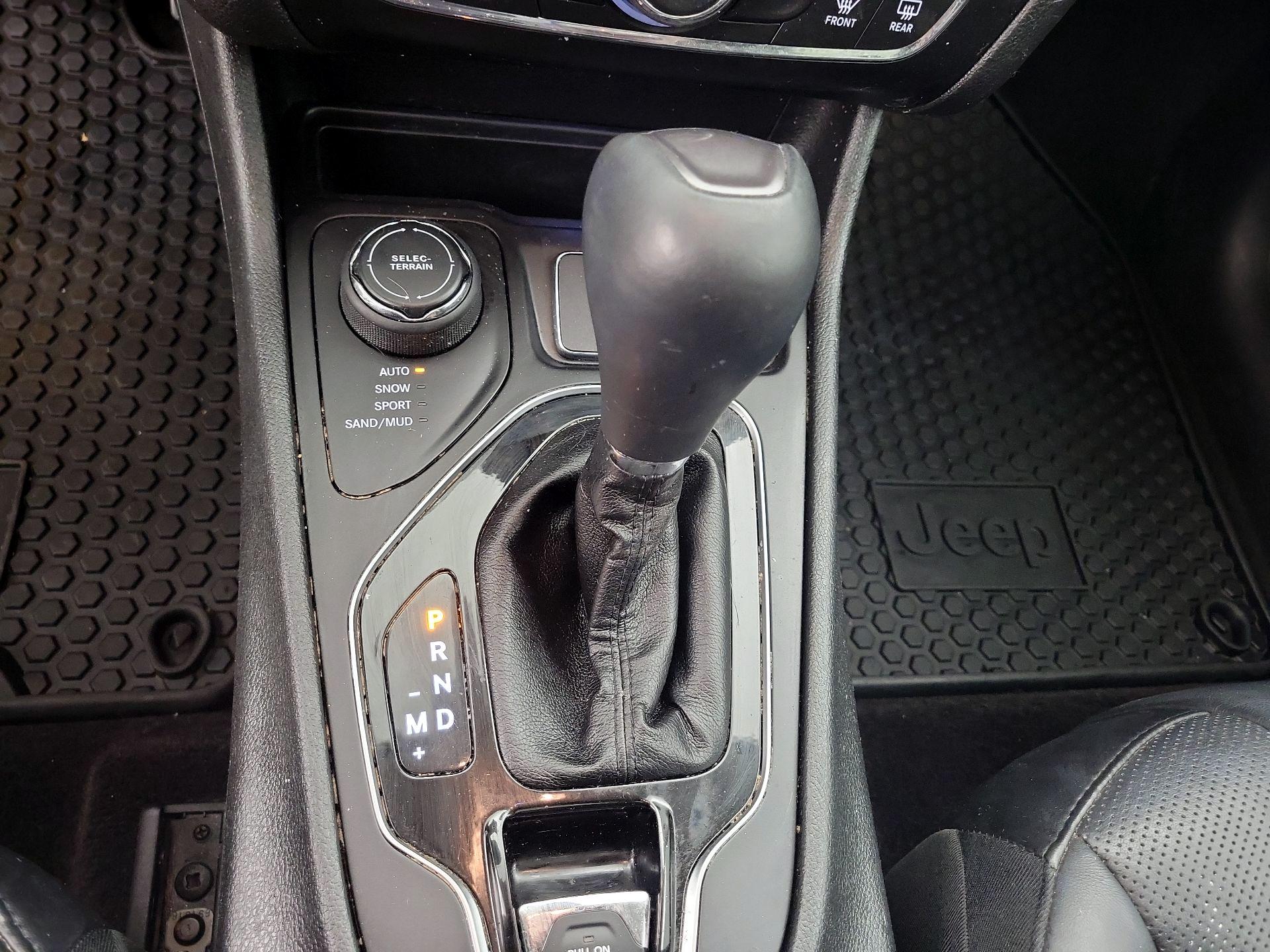 Thumbnail: 2019 Jeep Cherokee - 18