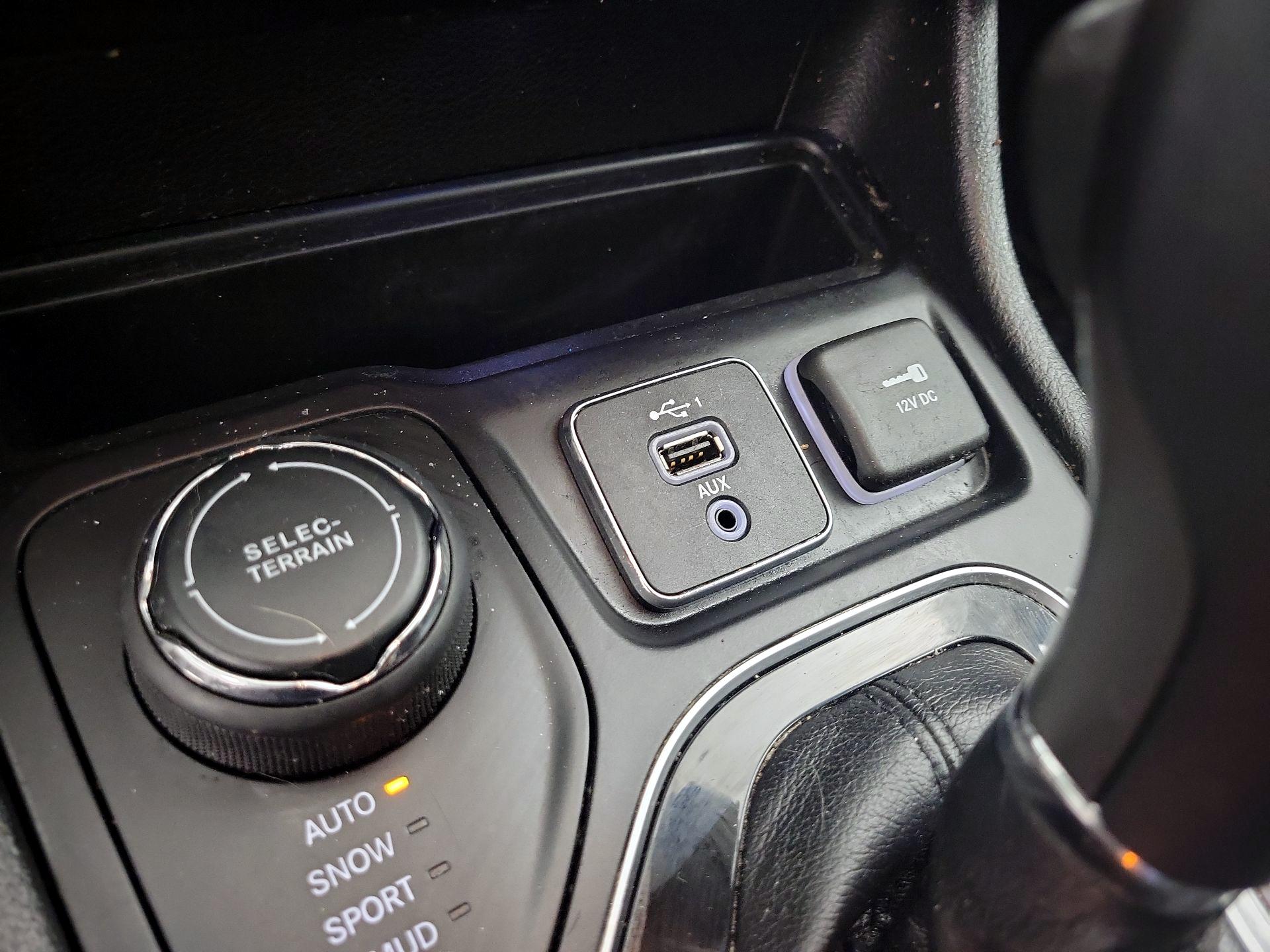 Thumbnail: 2019 Jeep Cherokee - 19