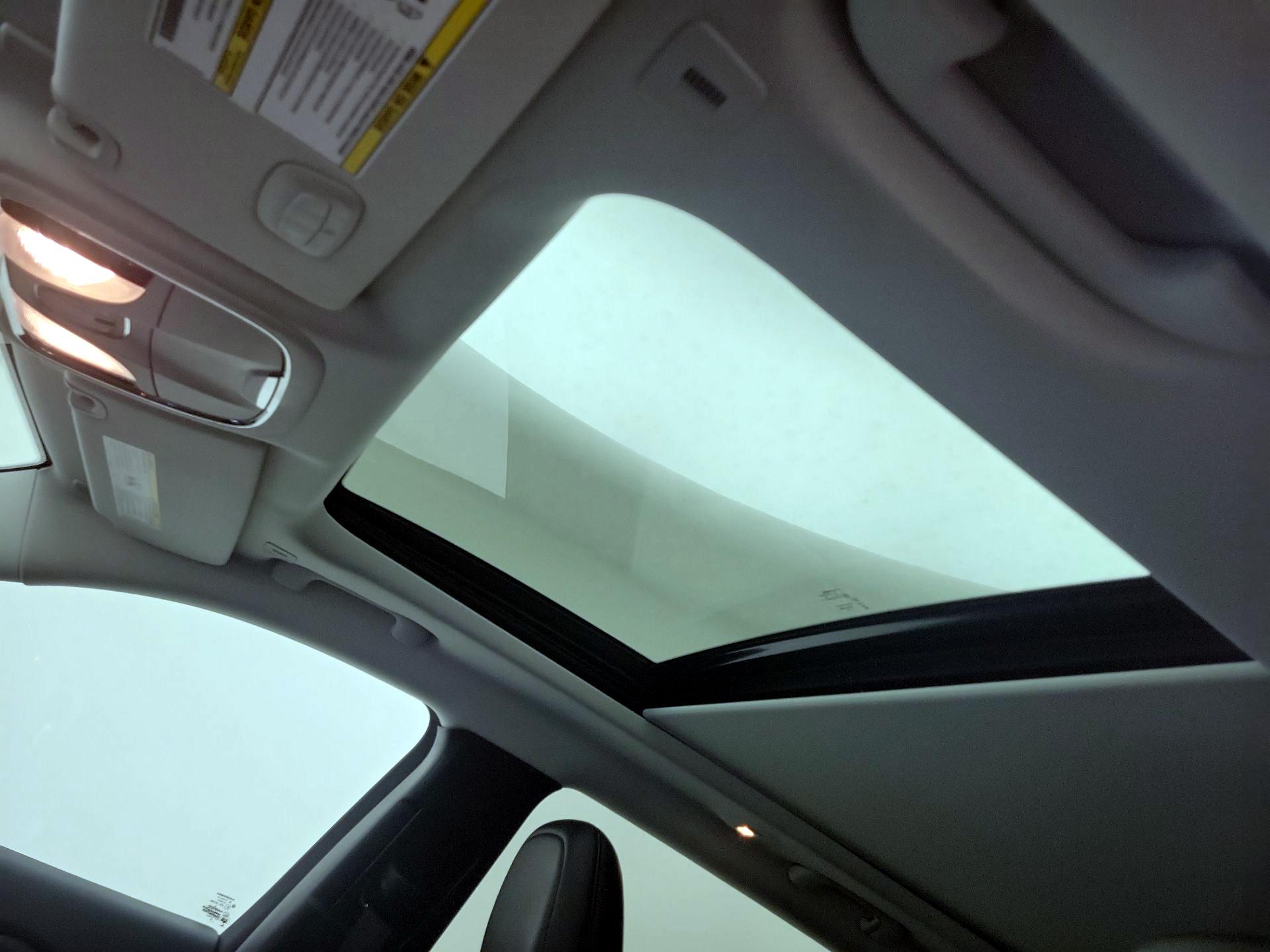 Thumbnail: 2019 Jeep Cherokee - 20