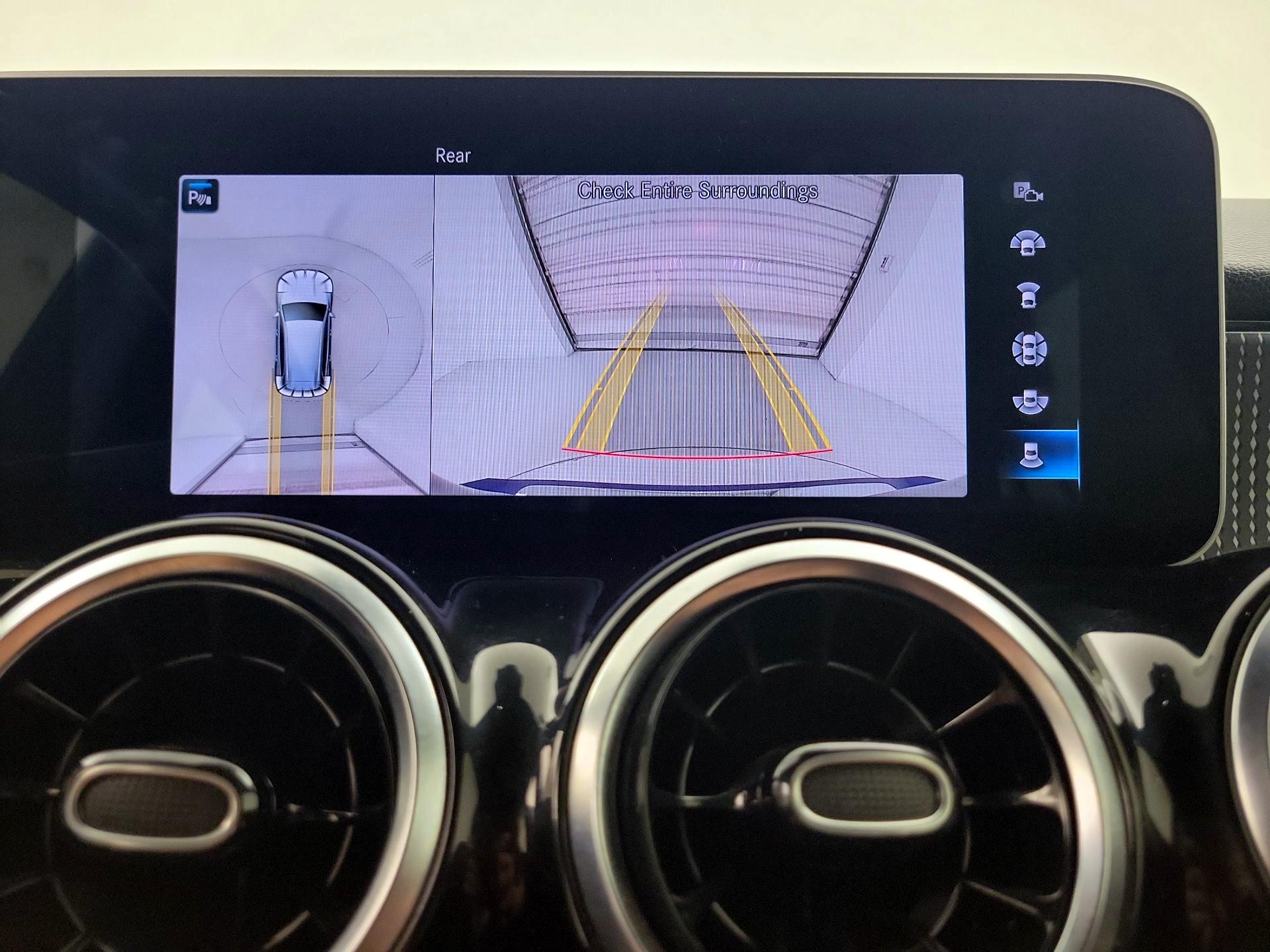Thumbnail: 2020 Mercedes-Benz GLB - 14