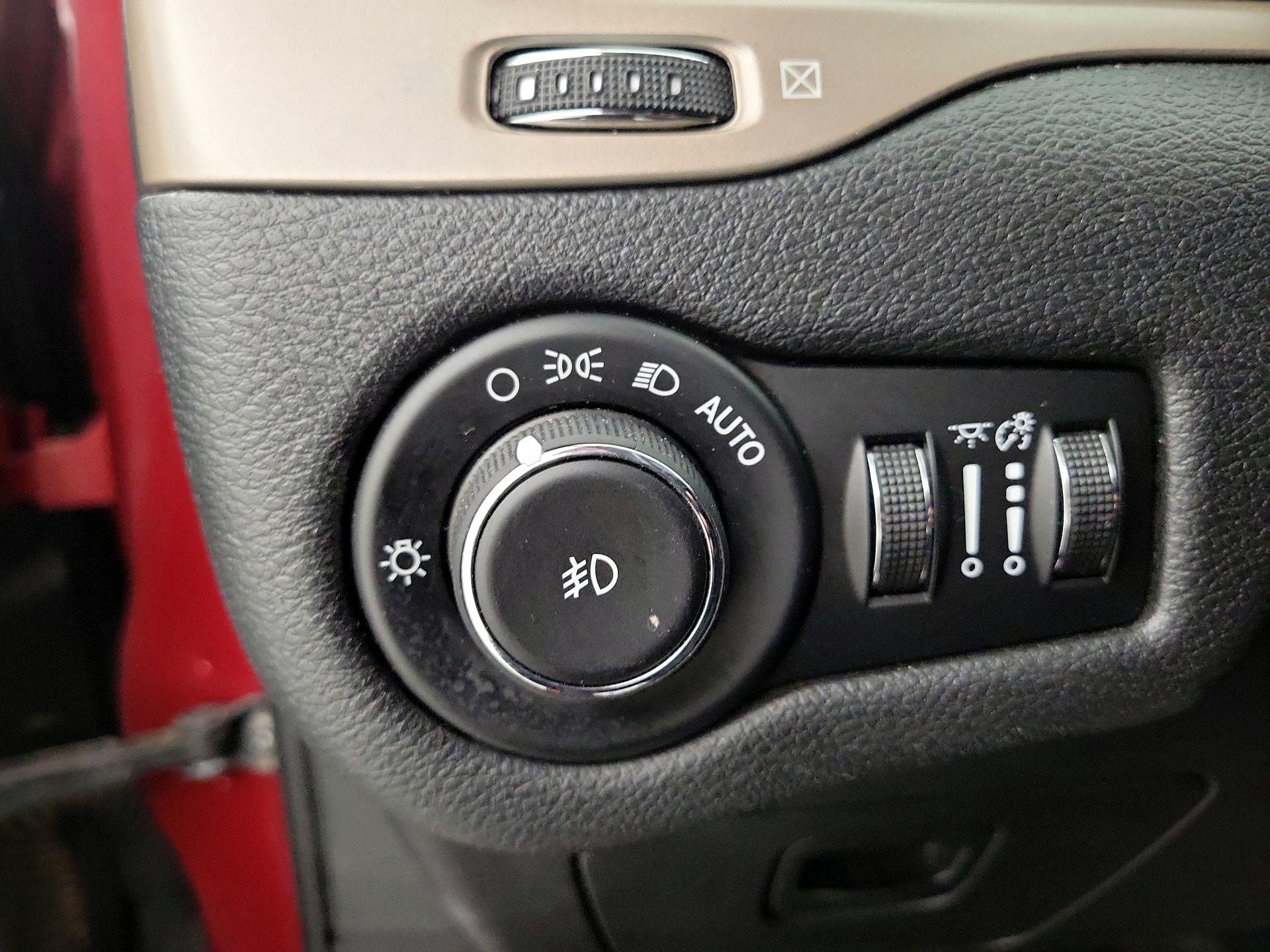 Thumbnail: 2017 Jeep Cherokee - 13