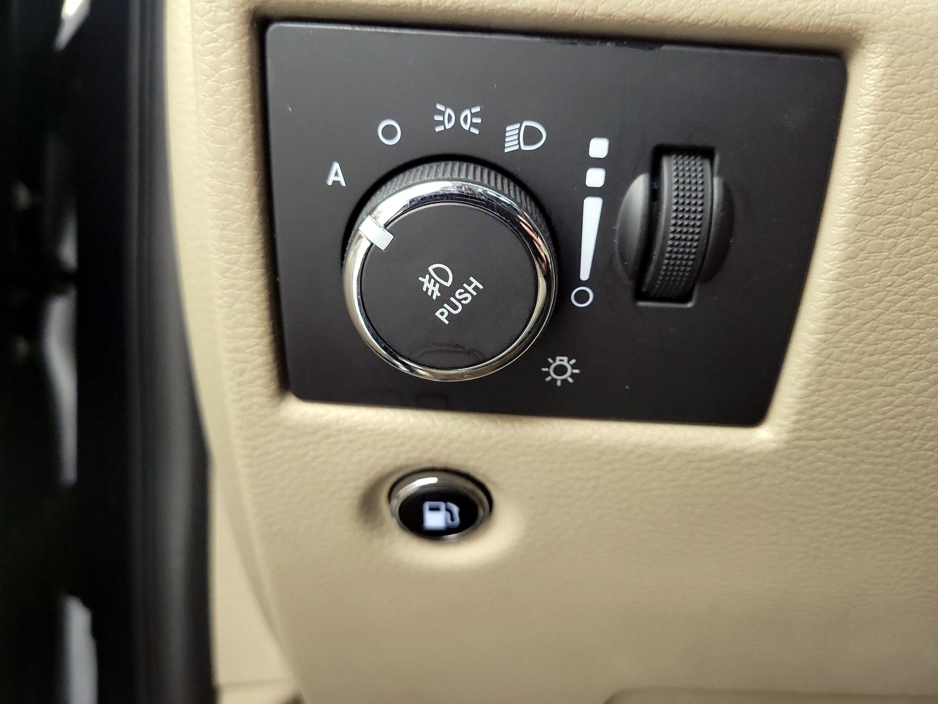 Thumbnail: 2015 Jeep Grand Cherokee - 13