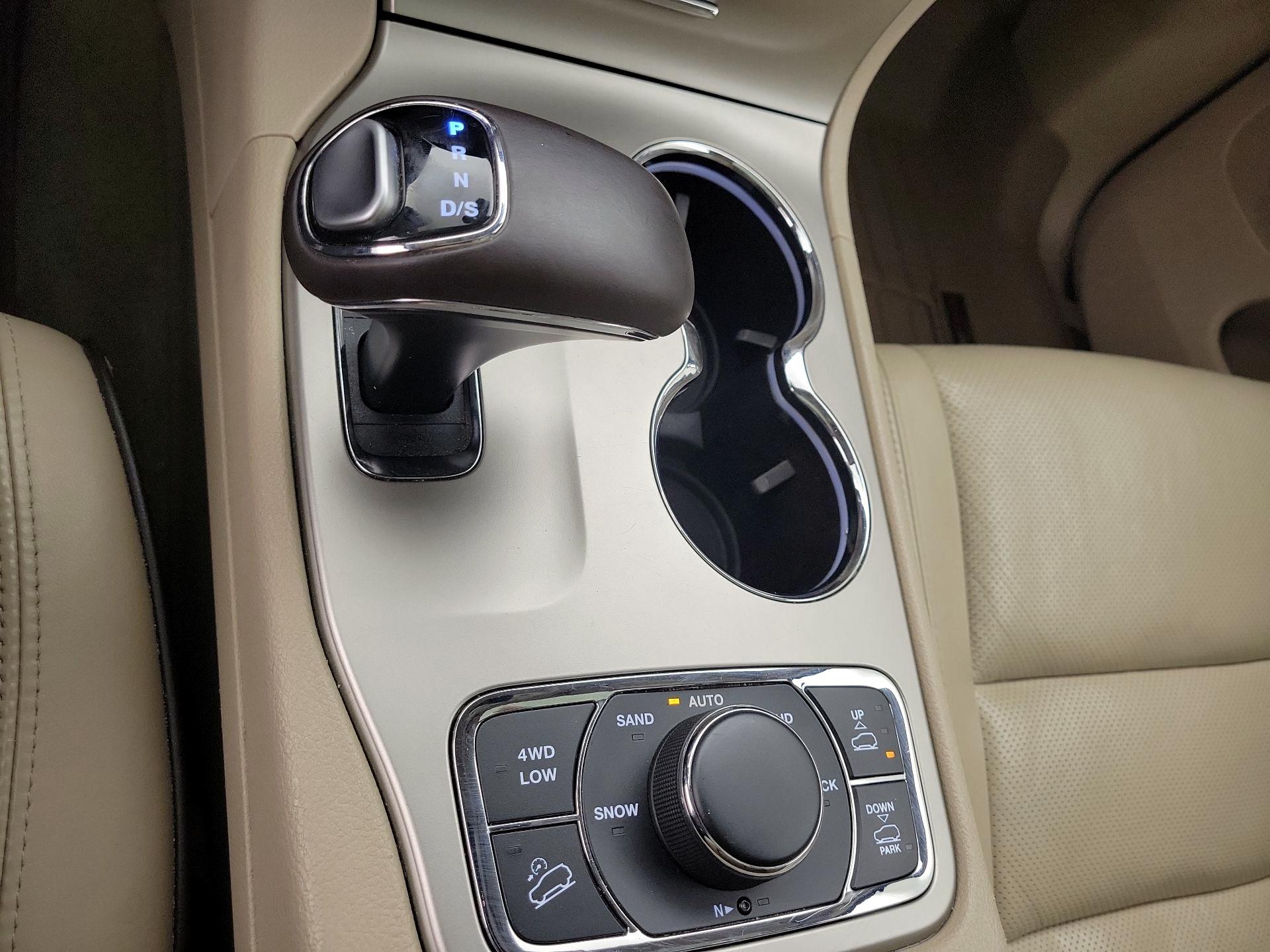 Thumbnail: 2015 Jeep Grand Cherokee - 18