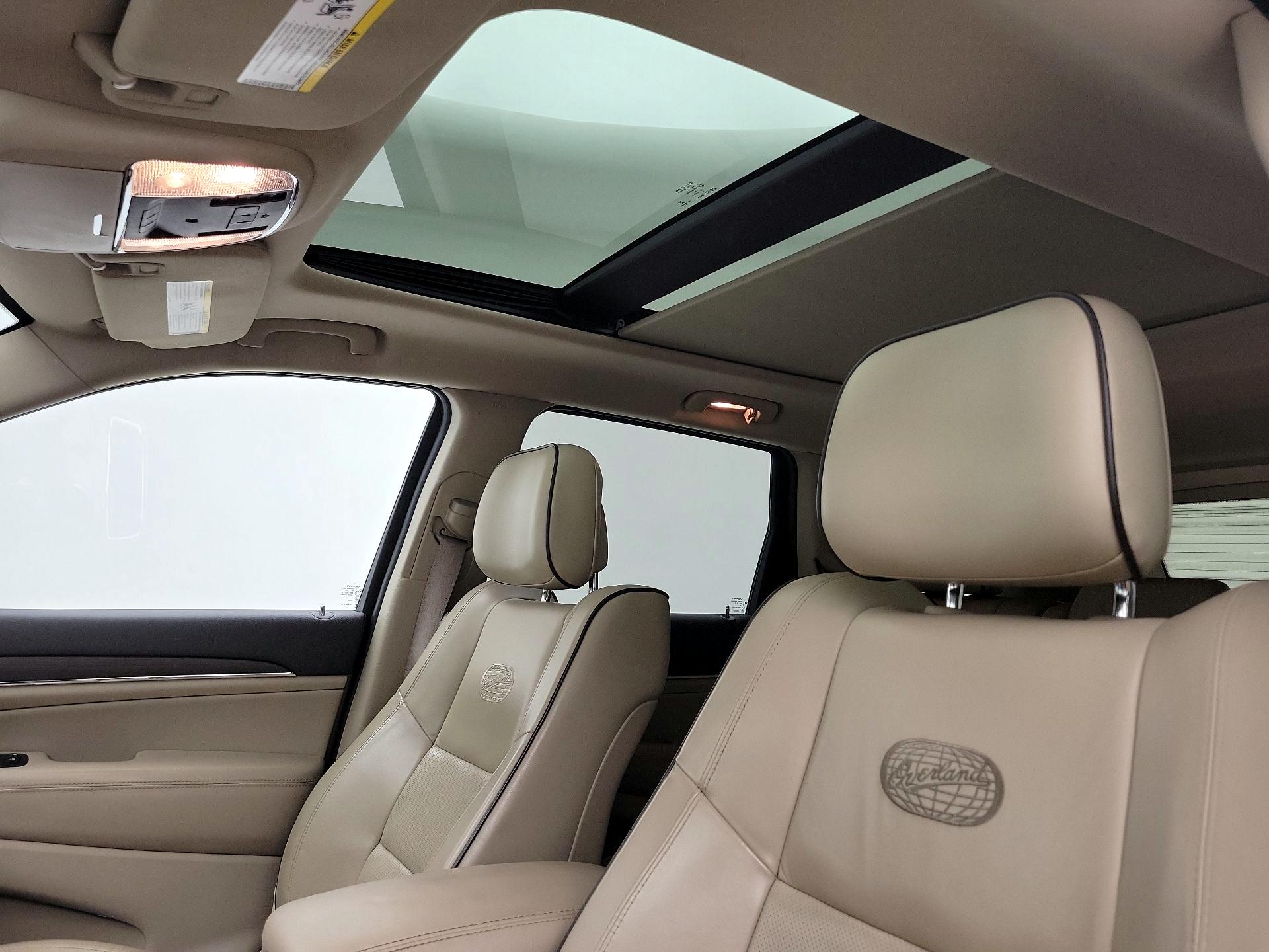 Thumbnail: 2015 Jeep Grand Cherokee - 20