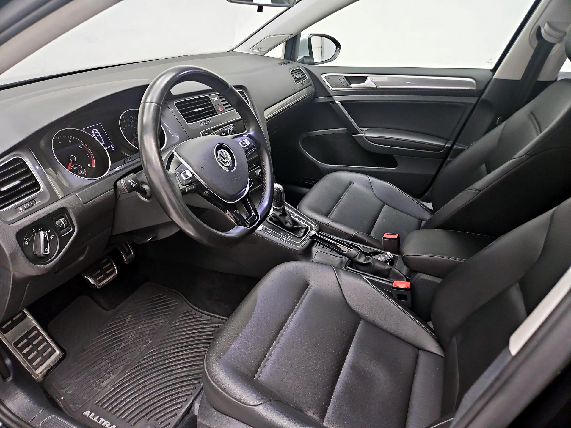 Thumbnail: 2017 Volkswagen Golf - 11