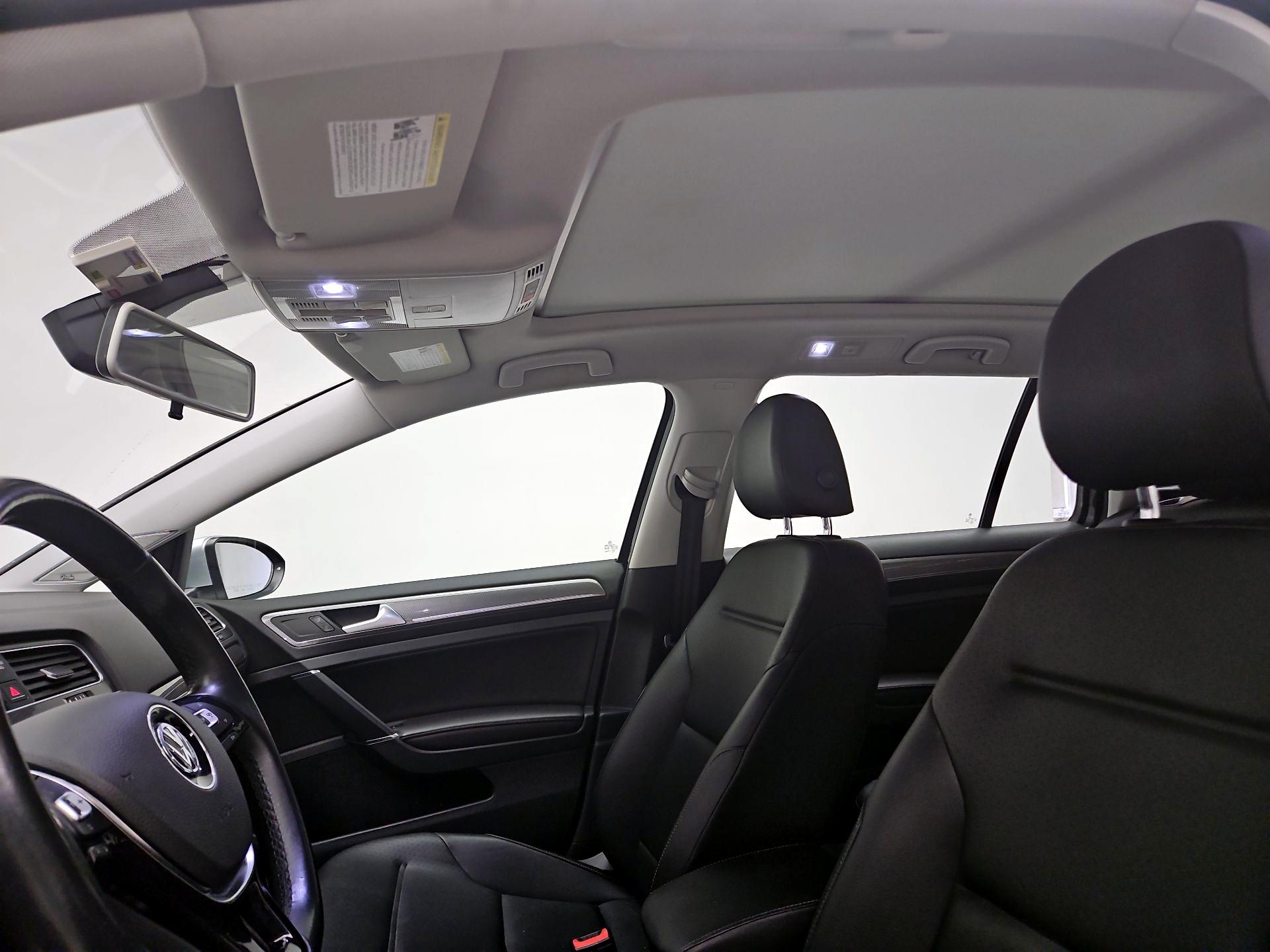 Thumbnail: 2017 Volkswagen Golf - 18