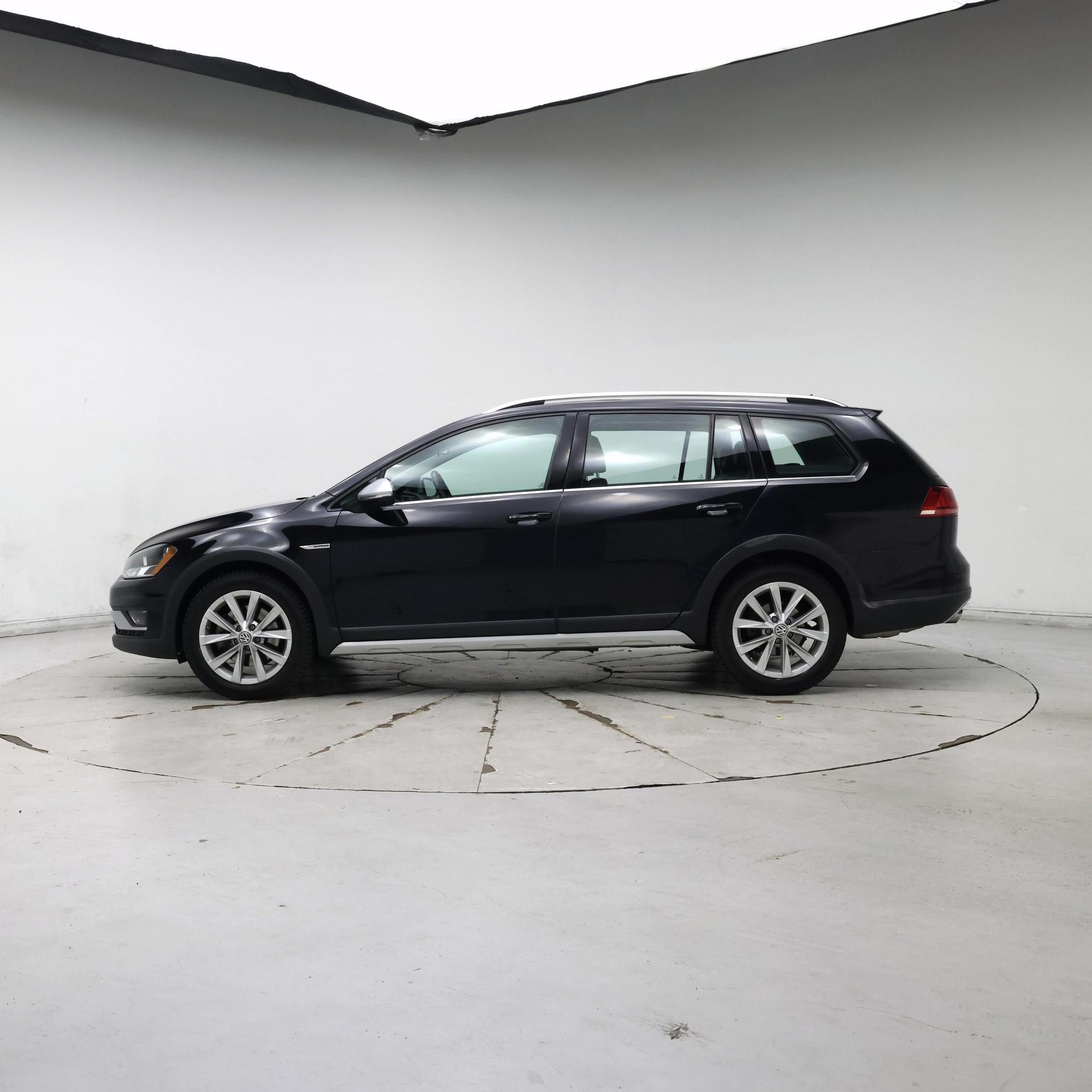 Thumbnail: 2017 Volkswagen Golf - 3