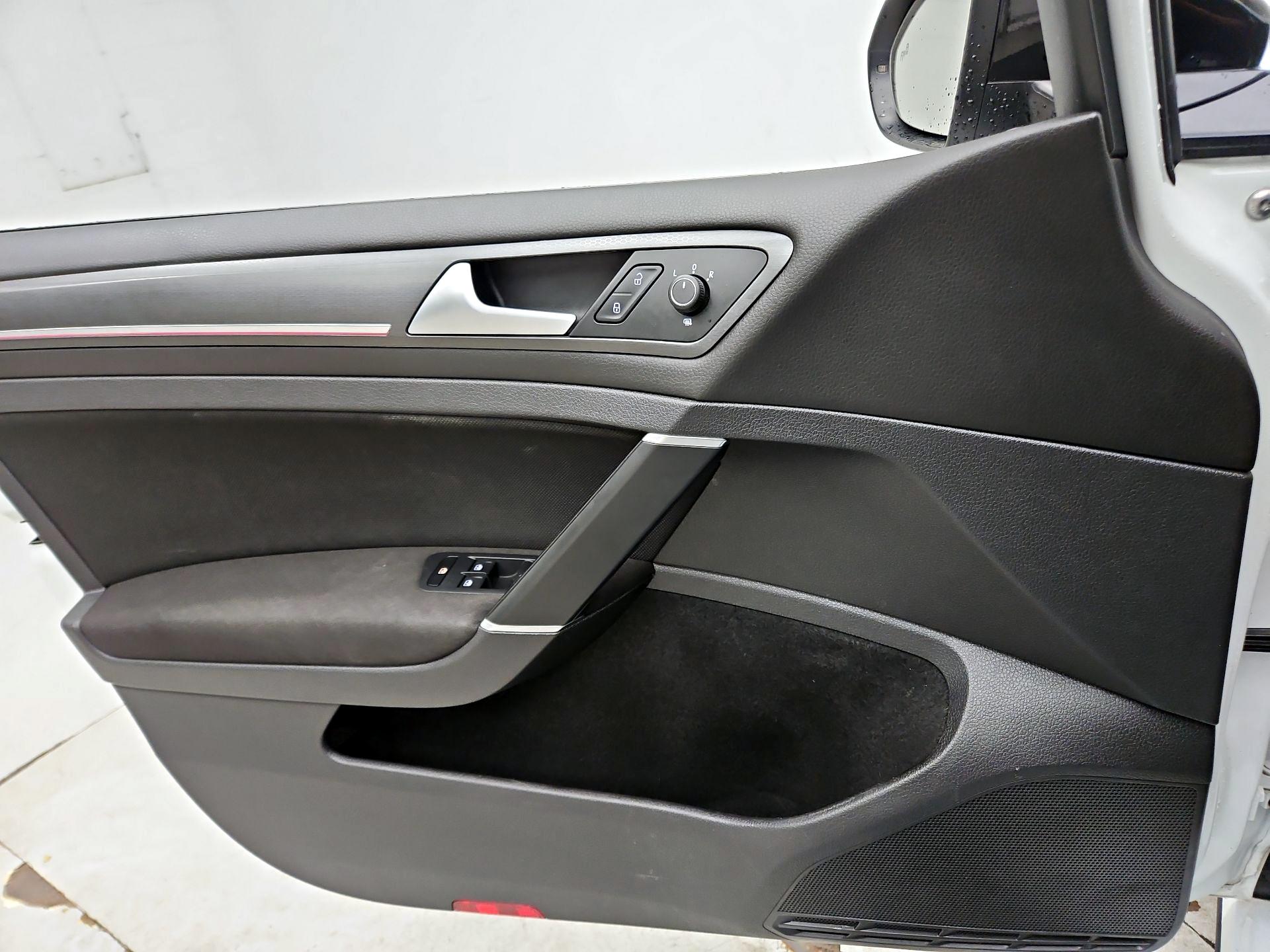 Thumbnail: 2019 Volkswagen Golf - 12