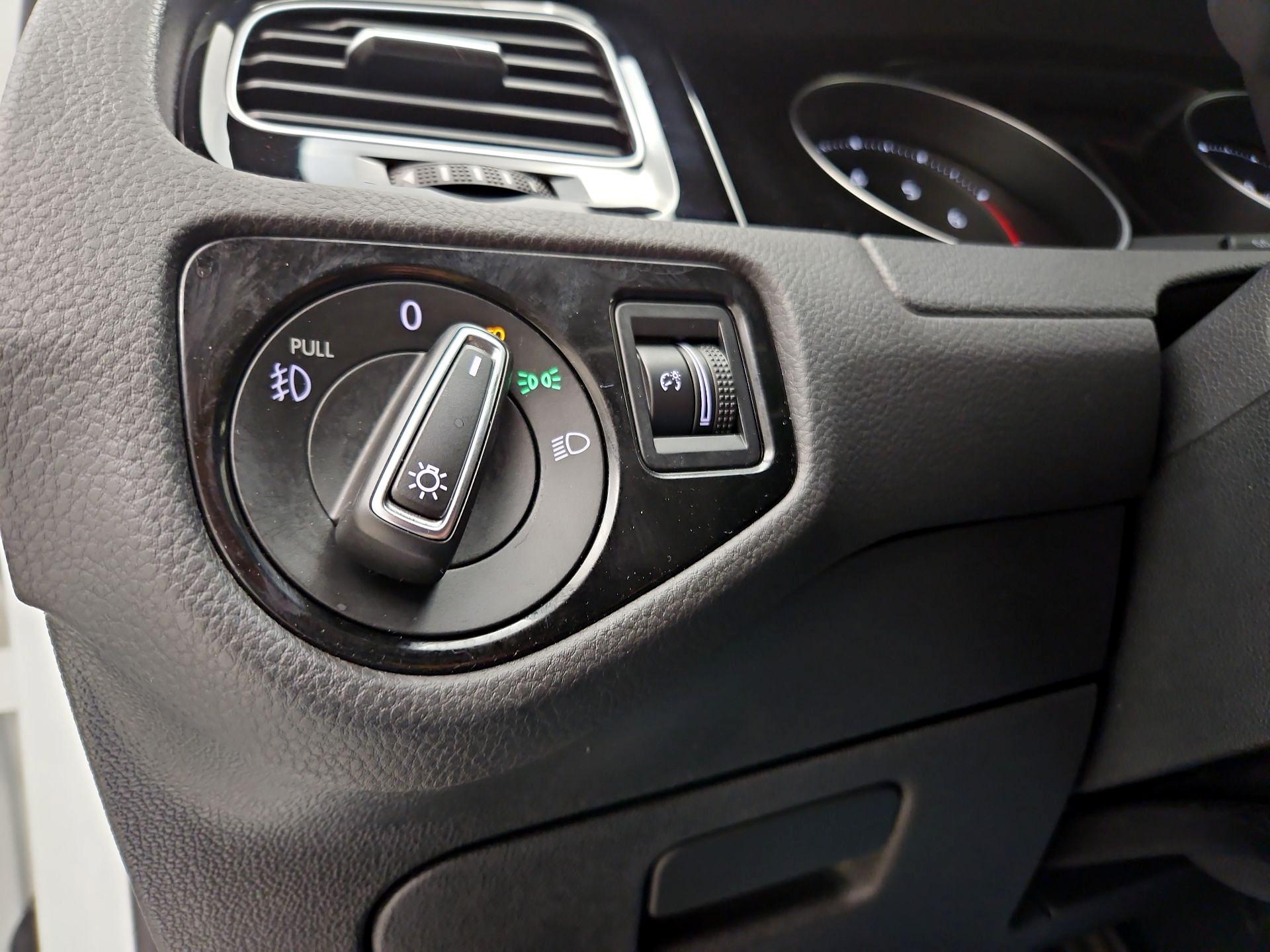 Thumbnail: 2019 Volkswagen Golf - 13