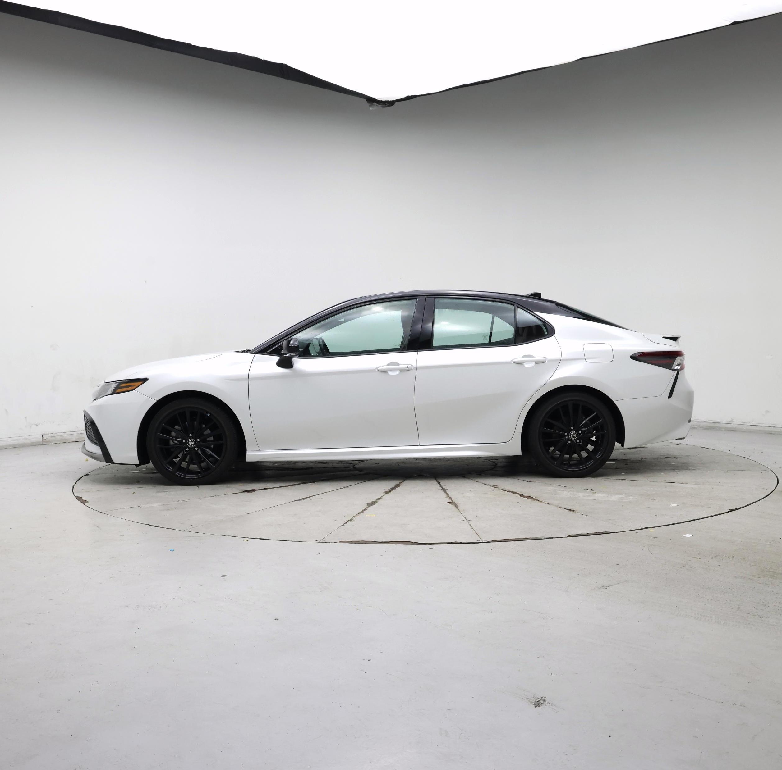 Thumbnail: 2022 Toyota Camry - 3