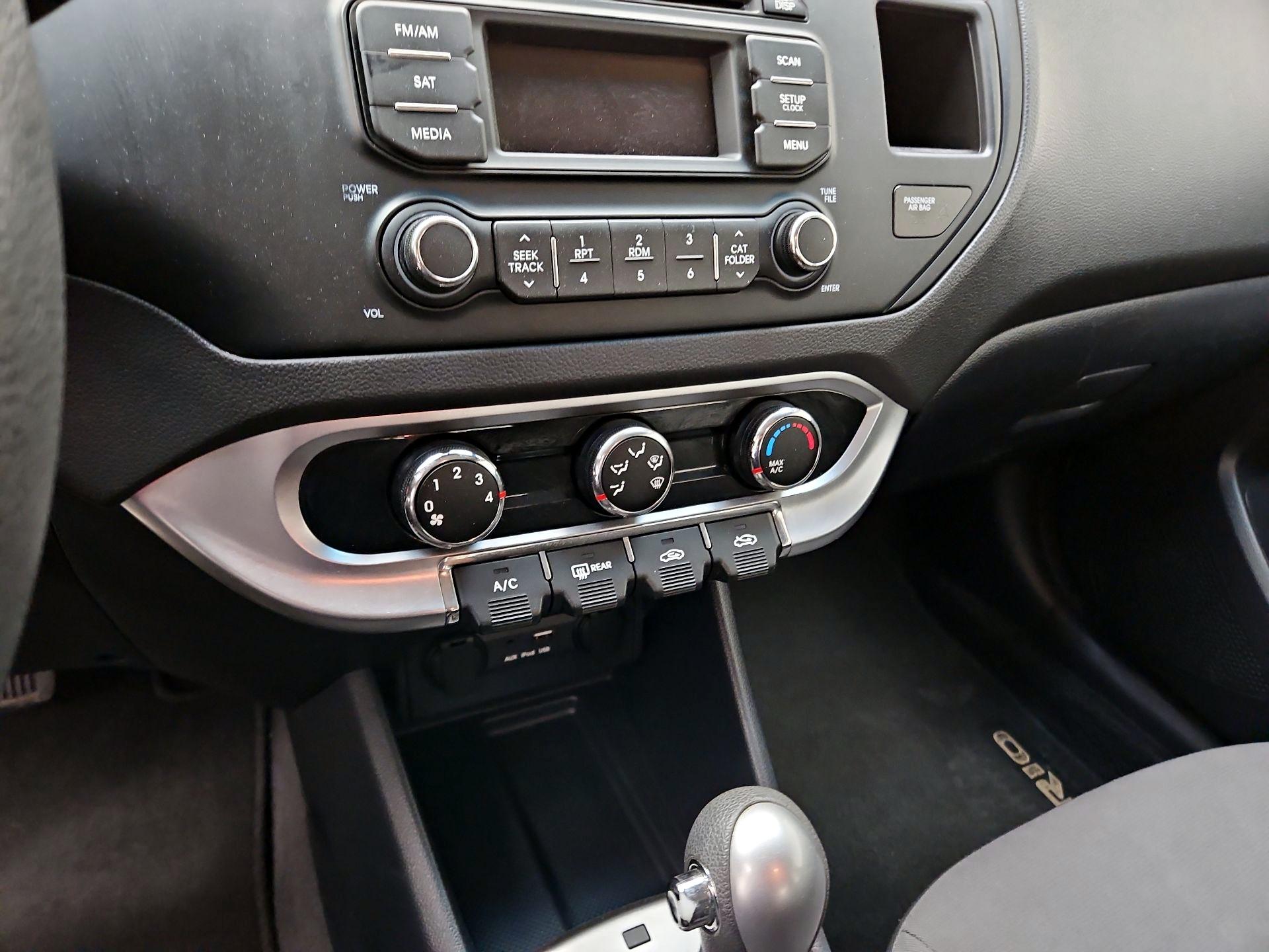 Thumbnail: 2015 Kia Rio - 15