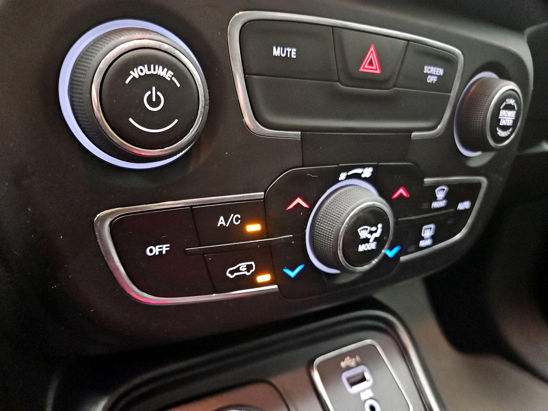 Thumbnail: 2019 Jeep Compass - 16