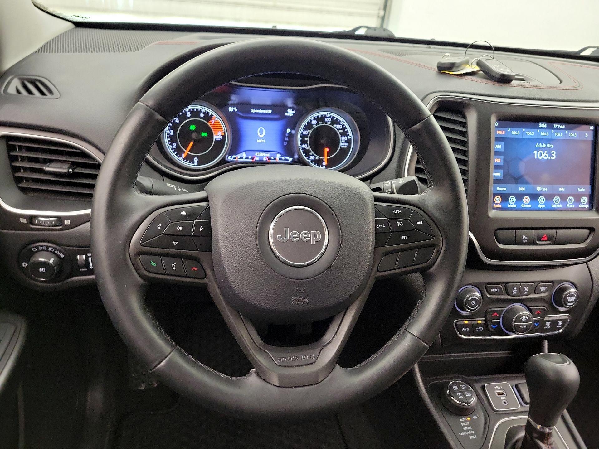 Thumbnail: 2019 Jeep Cherokee - 10