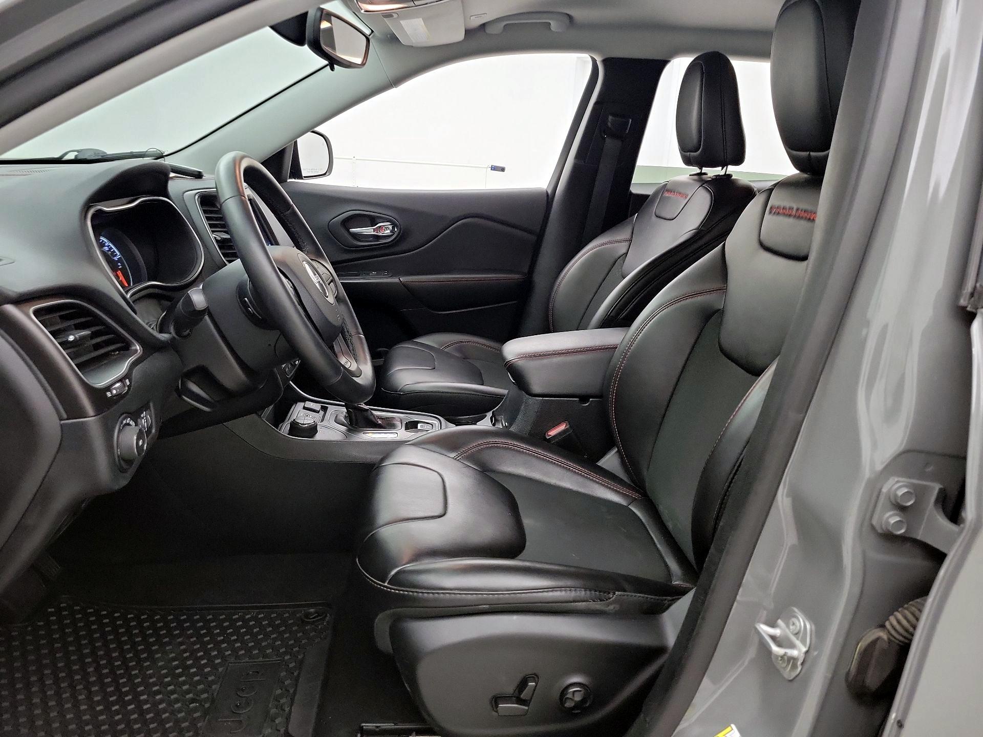 Thumbnail: 2019 Jeep Cherokee - 11