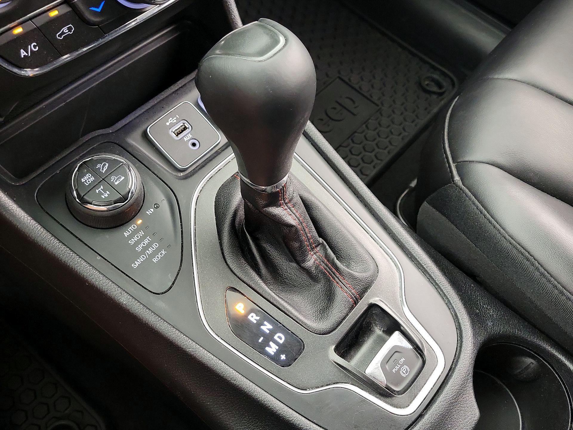 Thumbnail: 2019 Jeep Cherokee - 17