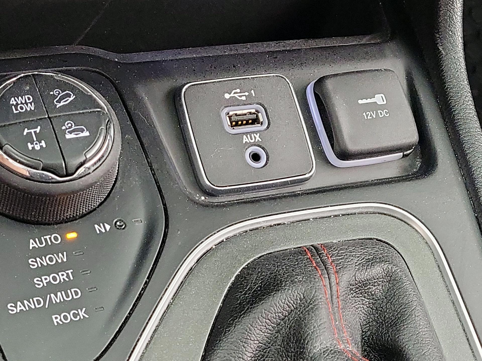 Thumbnail: 2019 Jeep Cherokee - 18