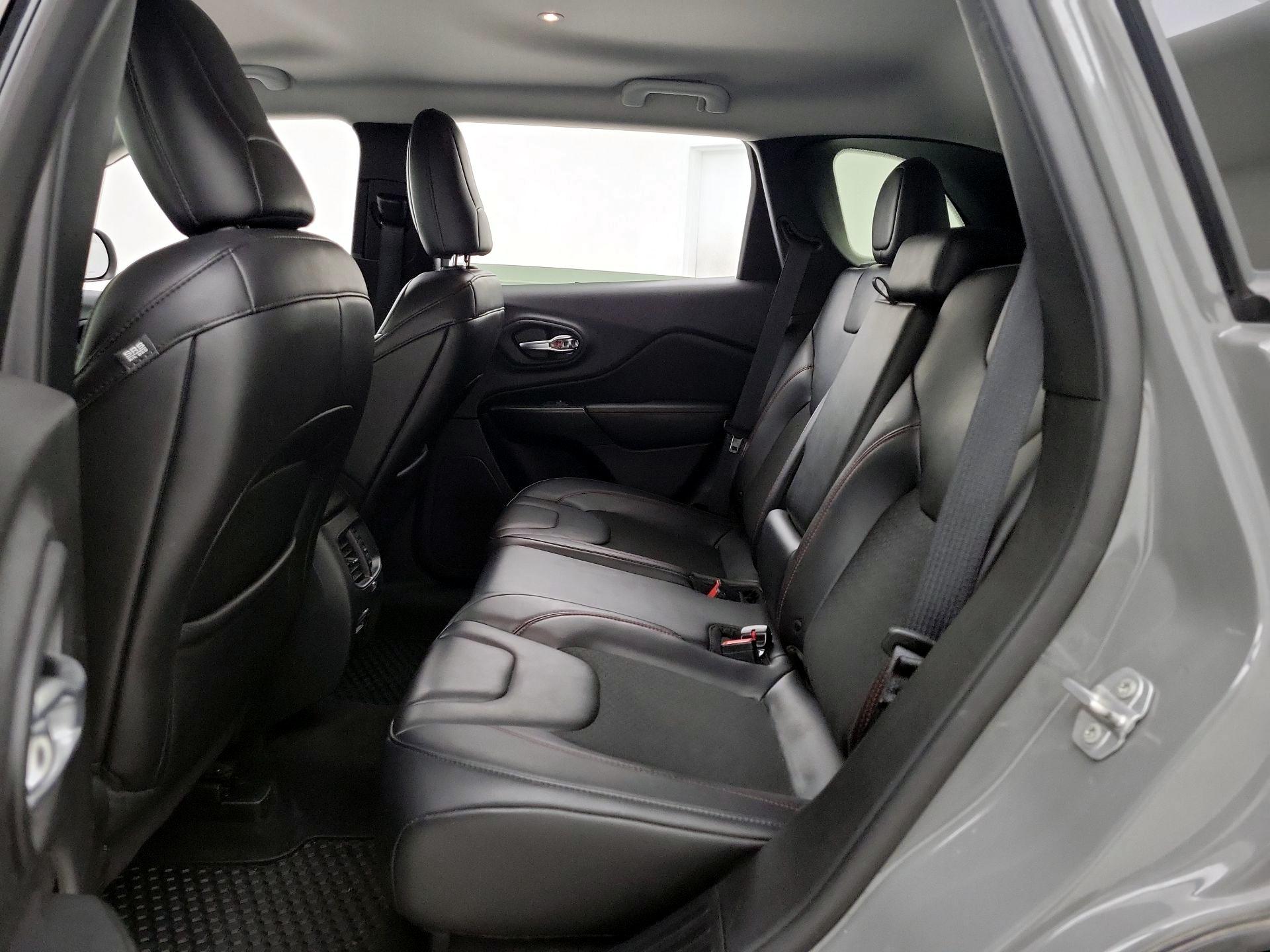 Thumbnail: 2019 Jeep Cherokee - 19