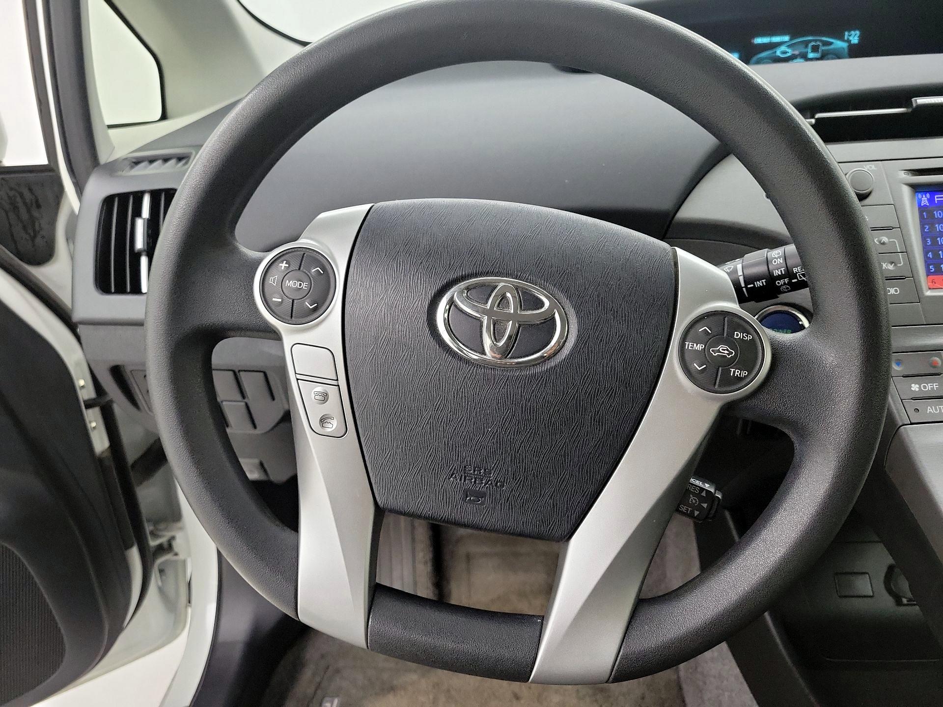 Thumbnail: 2014 Toyota Prius - 10
