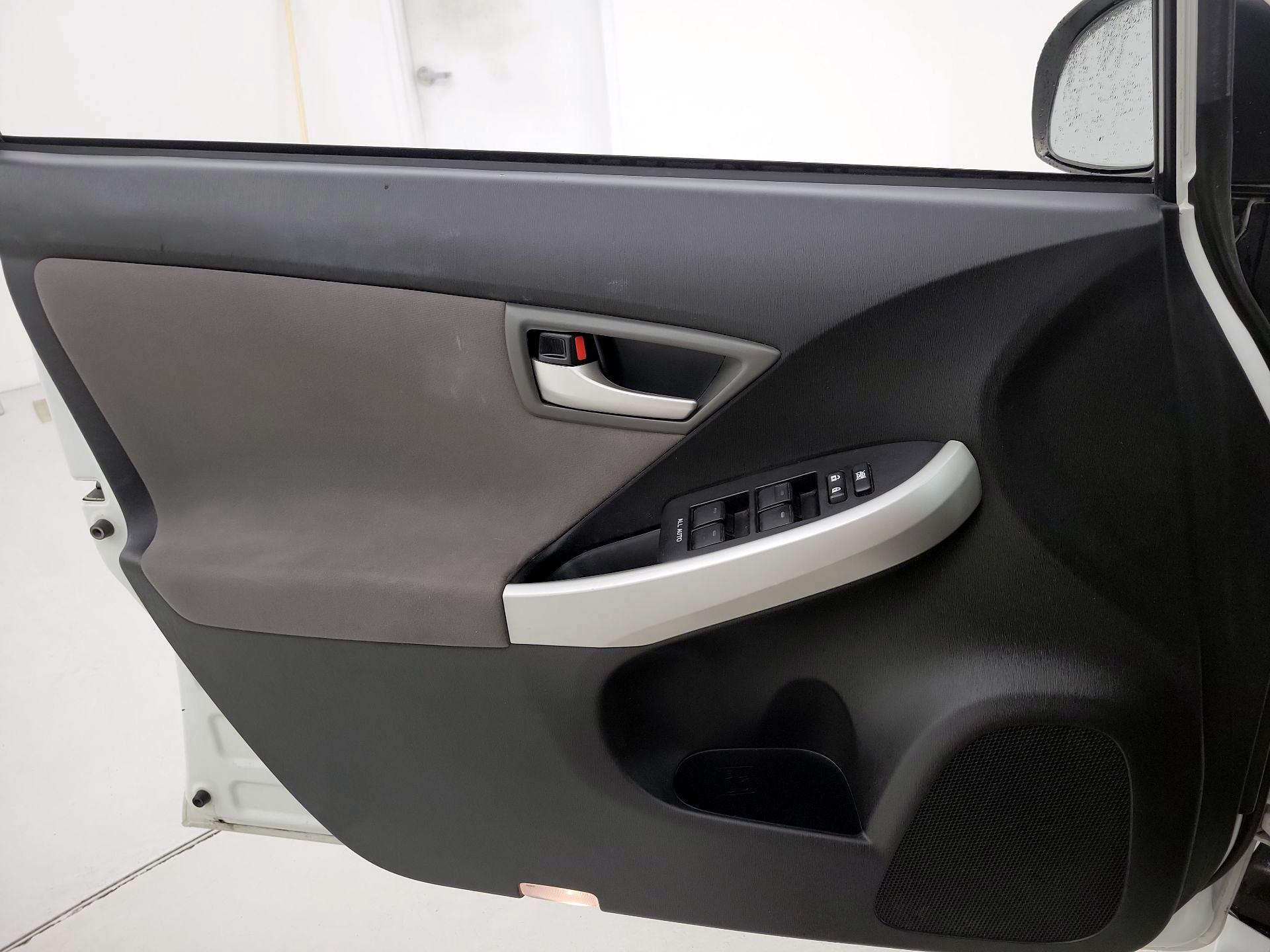 Thumbnail: 2014 Toyota Prius - 12