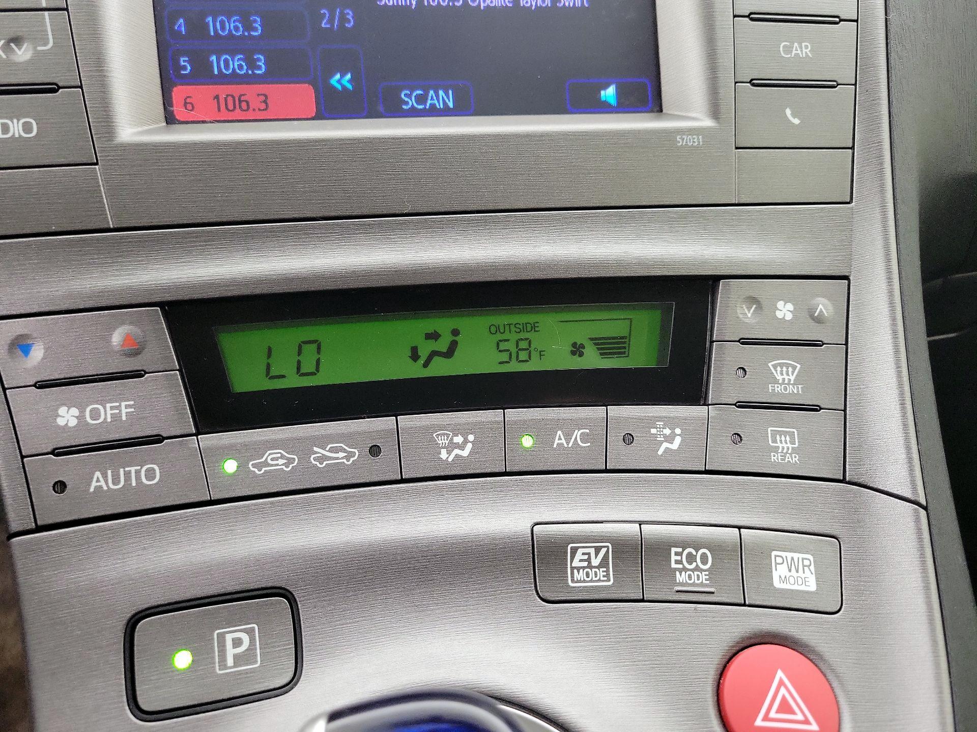 Thumbnail: 2014 Toyota Prius - 15