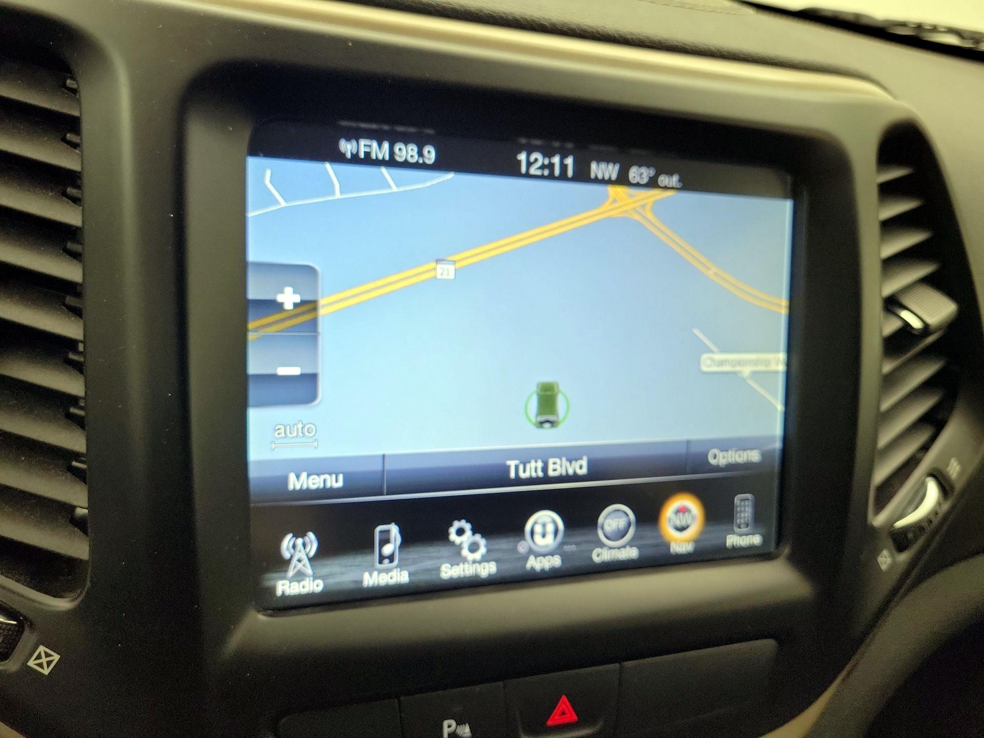 Thumbnail: 2018 Jeep Cherokee - 14