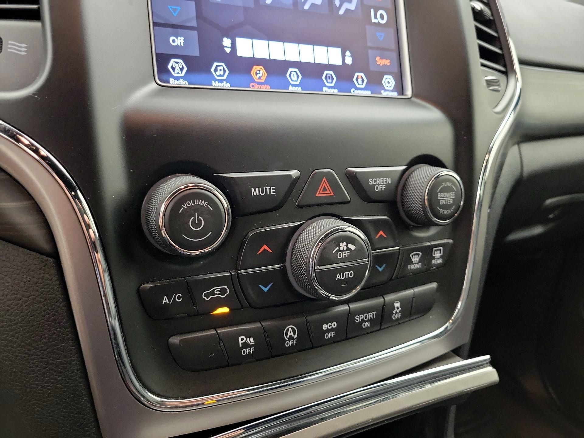Thumbnail: 2019 Jeep Grand Cherokee - 16