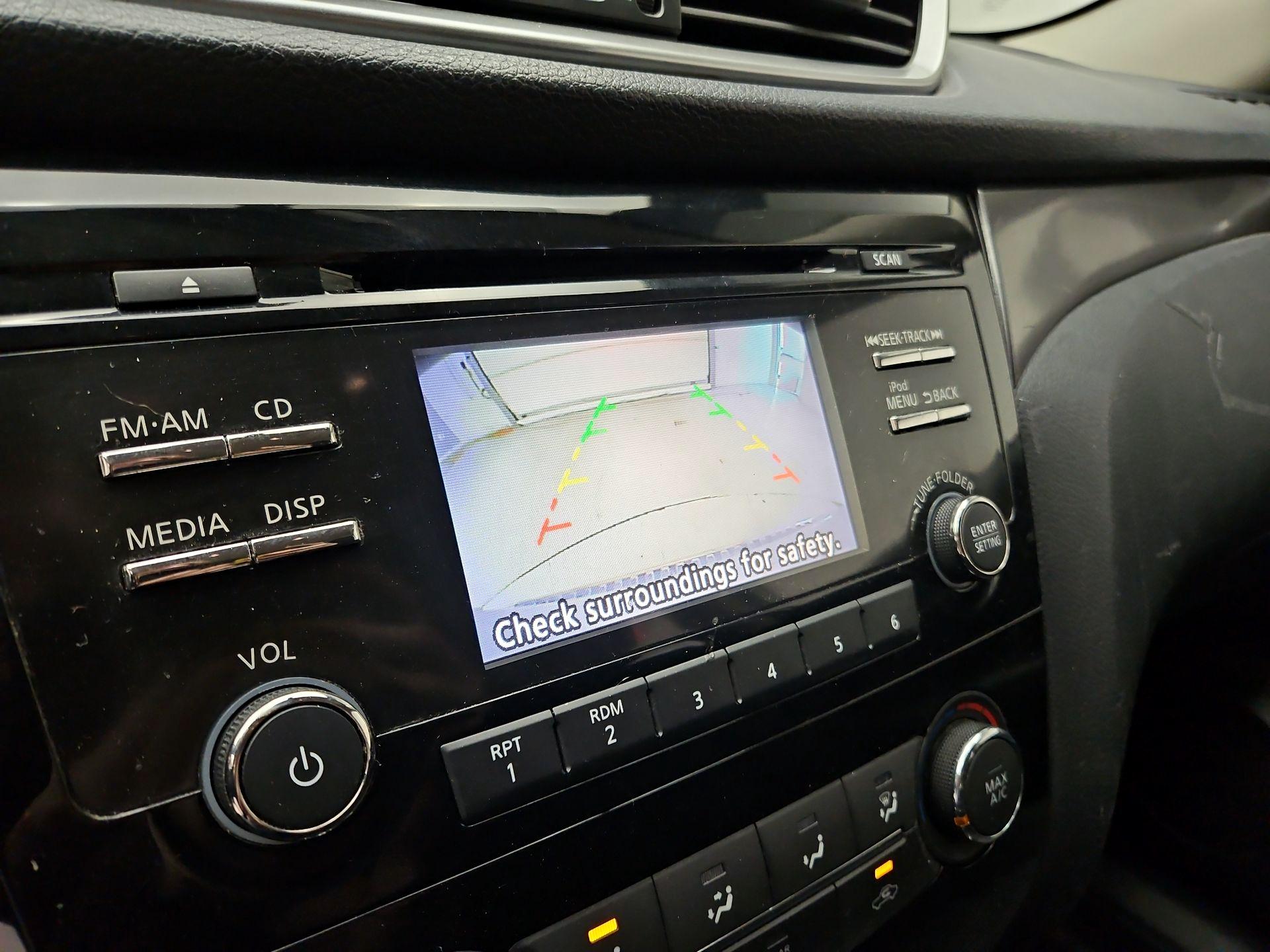 Thumbnail: 2015 Nissan Rogue - 14