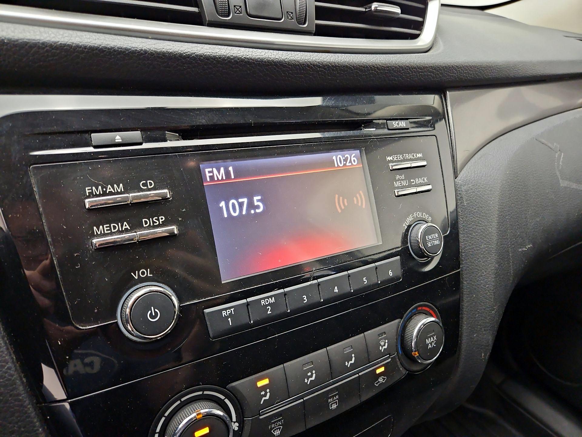 Thumbnail: 2015 Nissan Rogue - 15