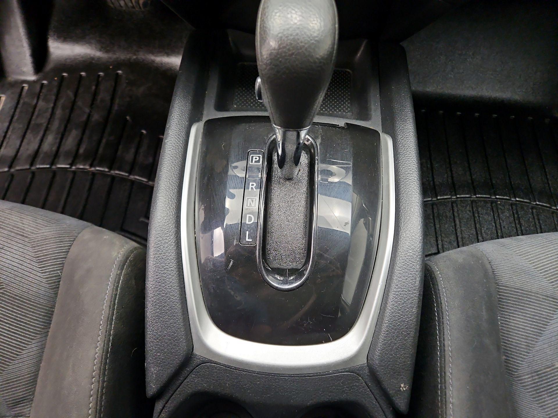 Thumbnail: 2015 Nissan Rogue - 17