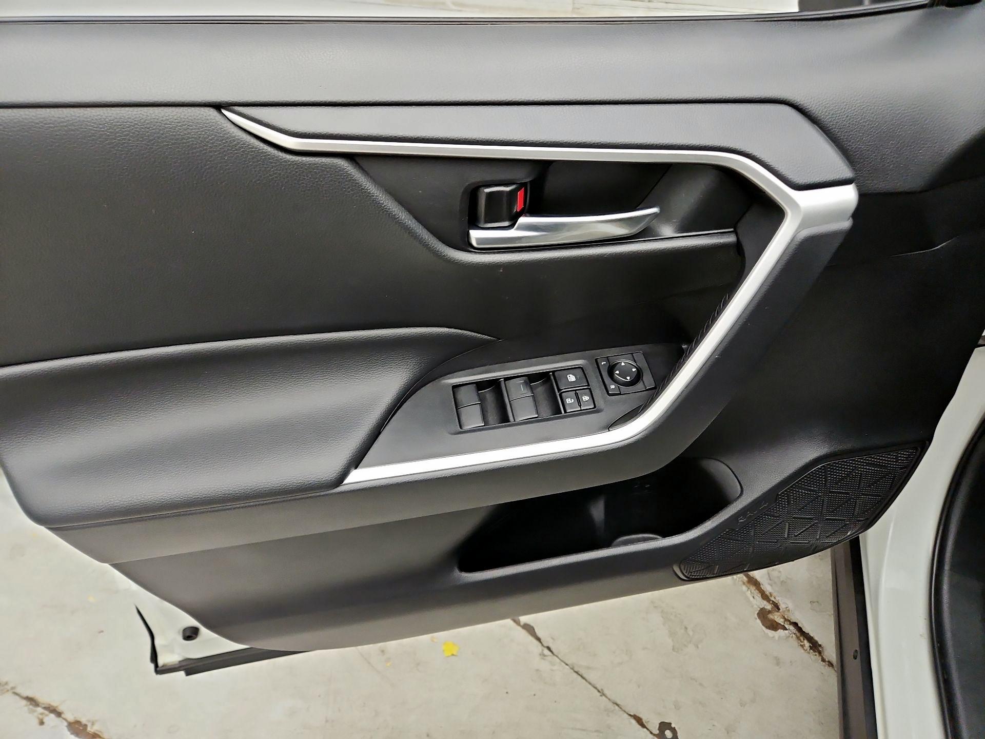 Thumbnail: 2021 Toyota RAV4 - 12