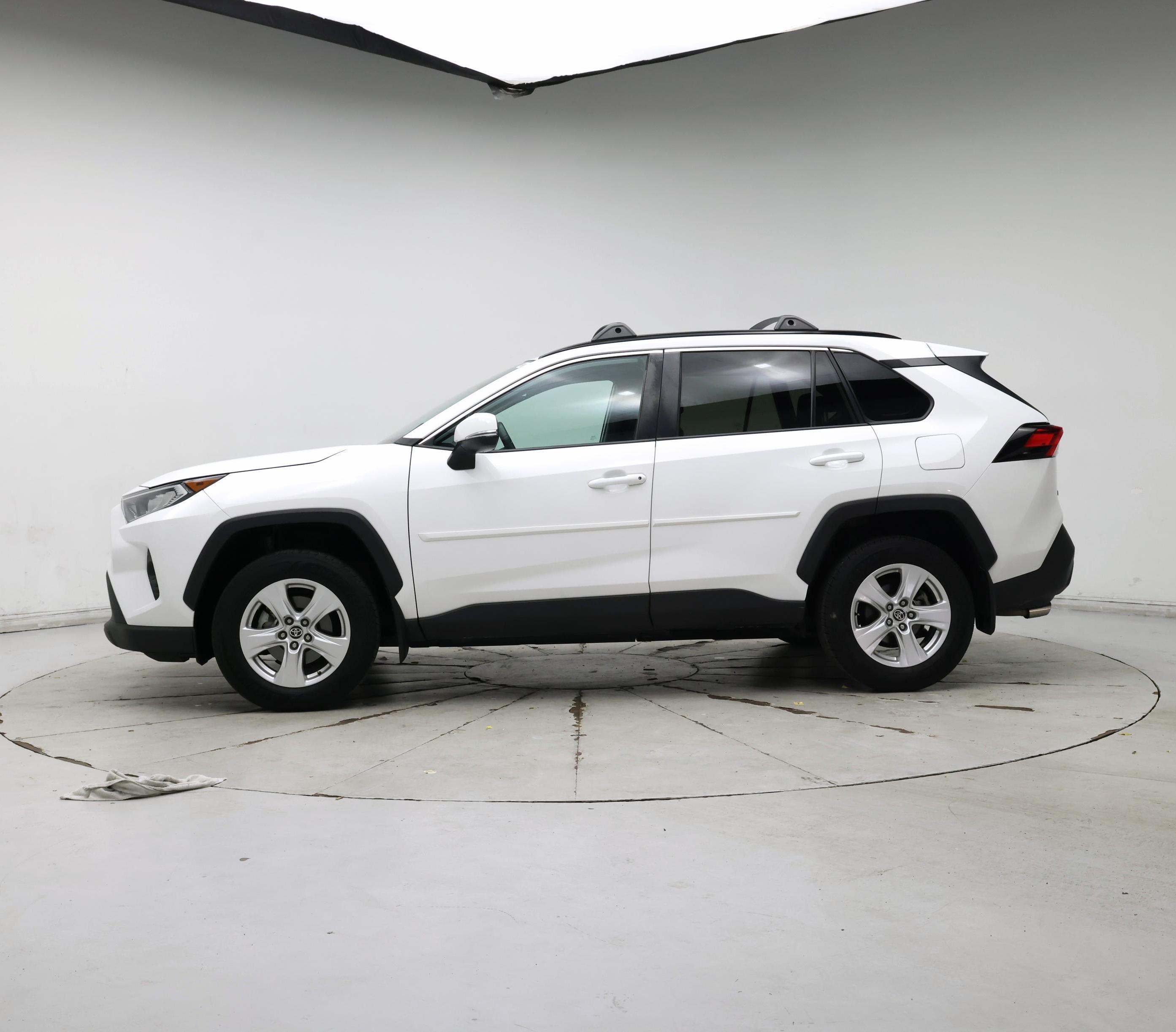 Thumbnail: 2021 Toyota RAV4 - 3