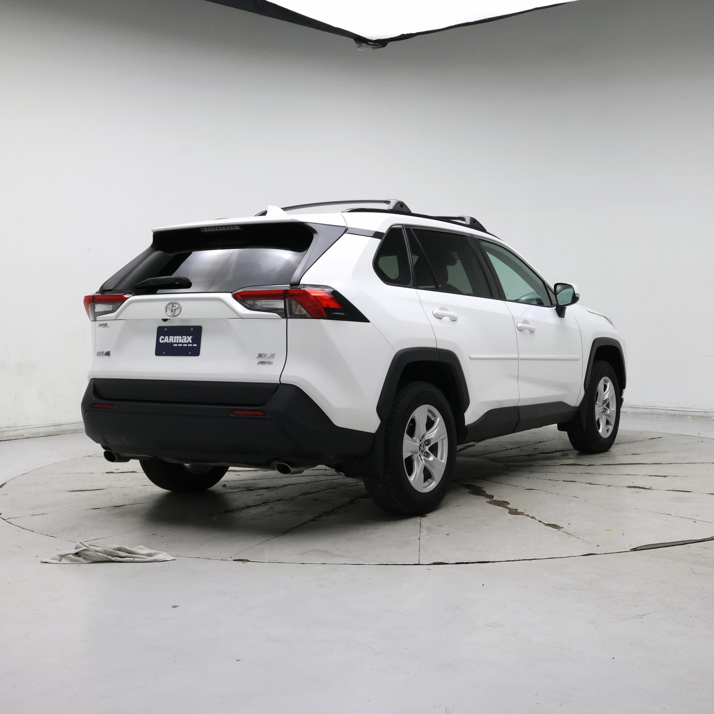 Thumbnail: 2021 Toyota RAV4 - 8