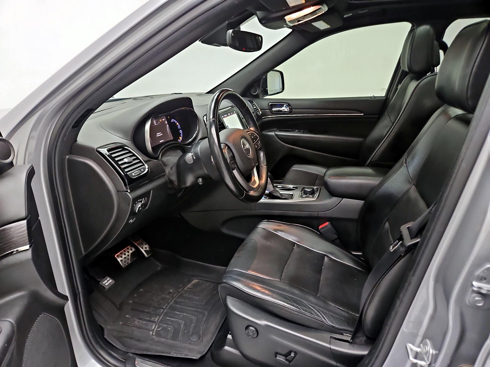 Thumbnail: 2020 Jeep Grand Cherokee - 11