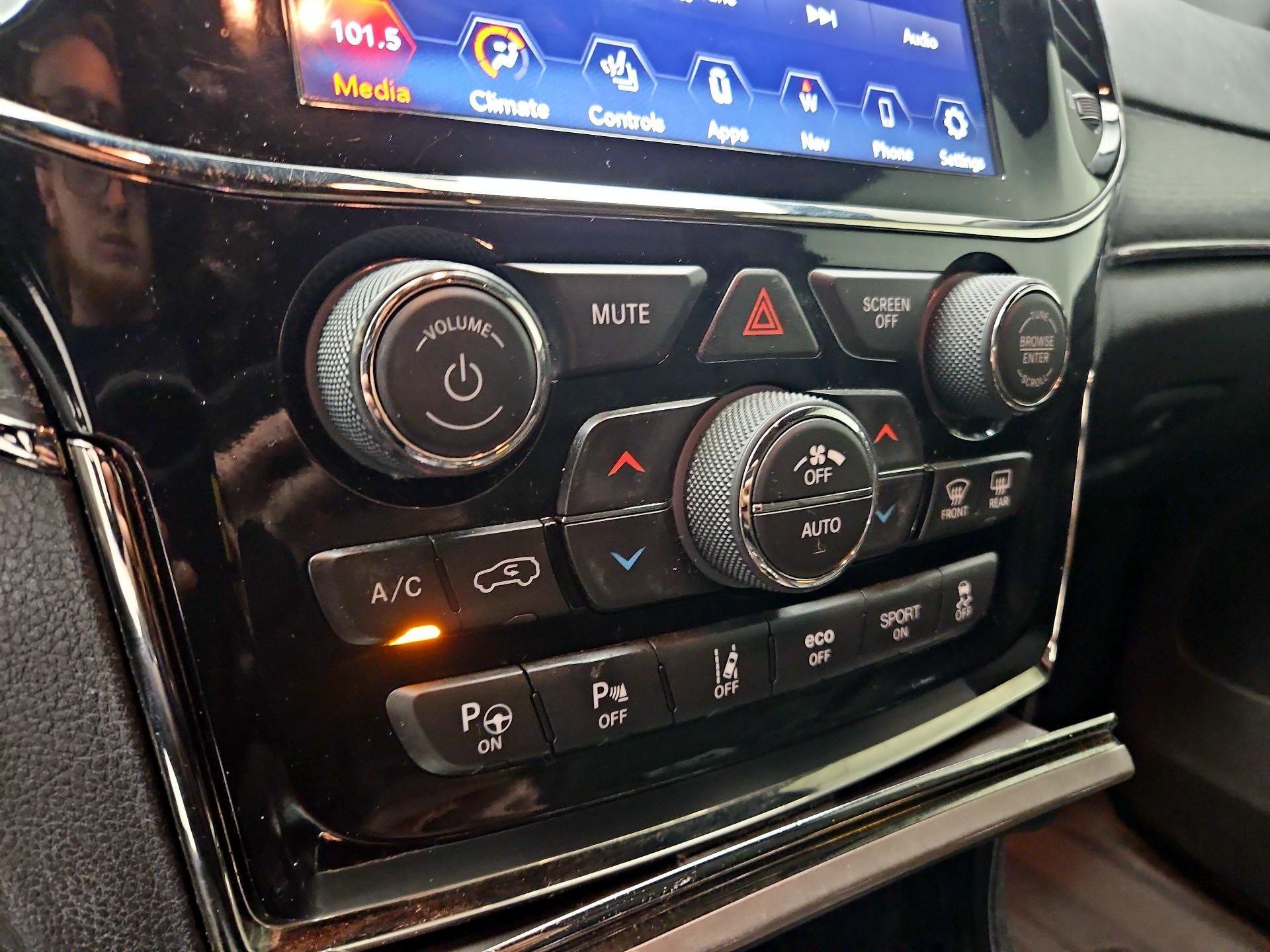 Thumbnail: 2020 Jeep Grand Cherokee - 17