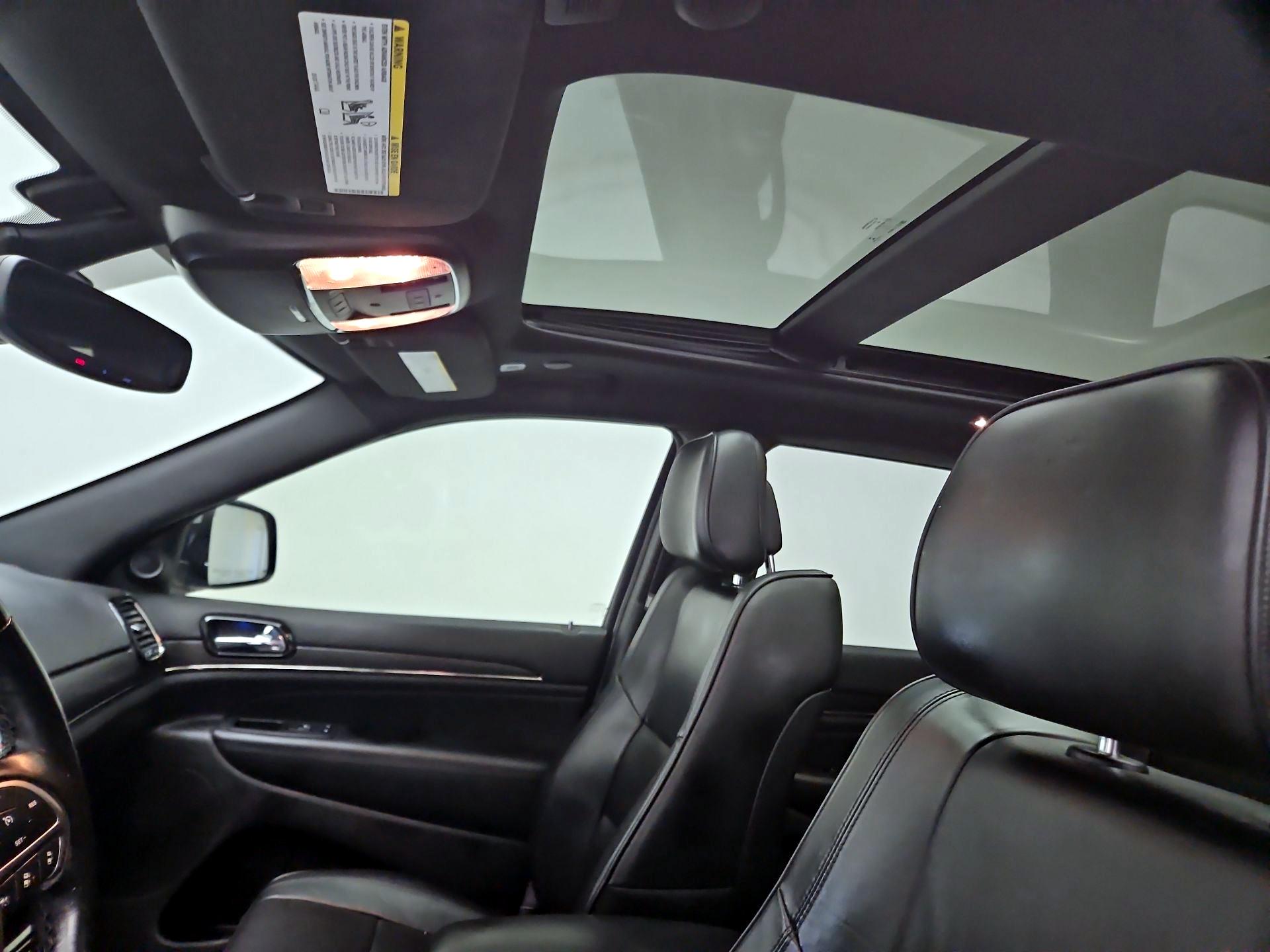 Thumbnail: 2020 Jeep Grand Cherokee - 20