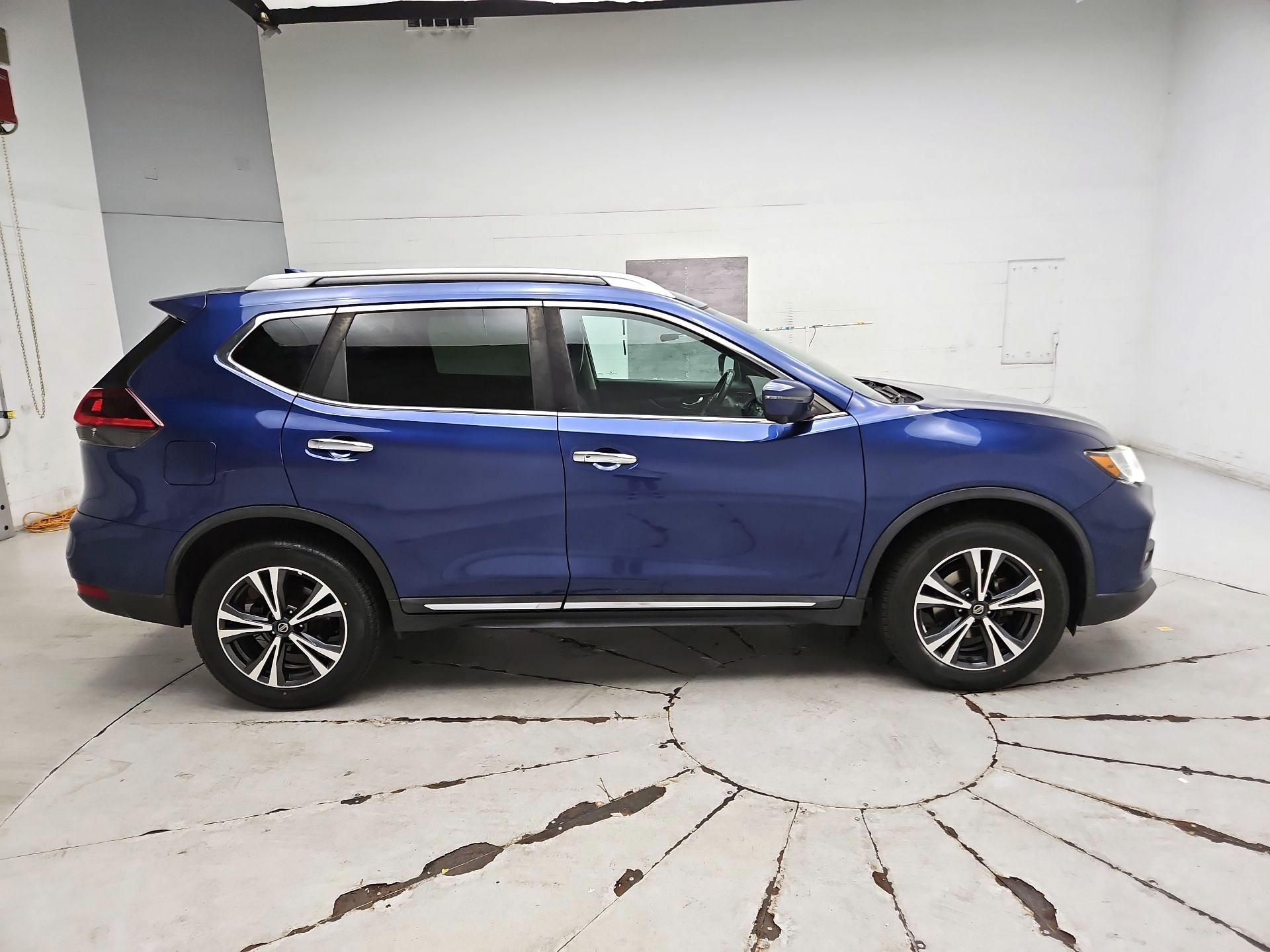 Thumbnail: 2018 Nissan Rogue - 4