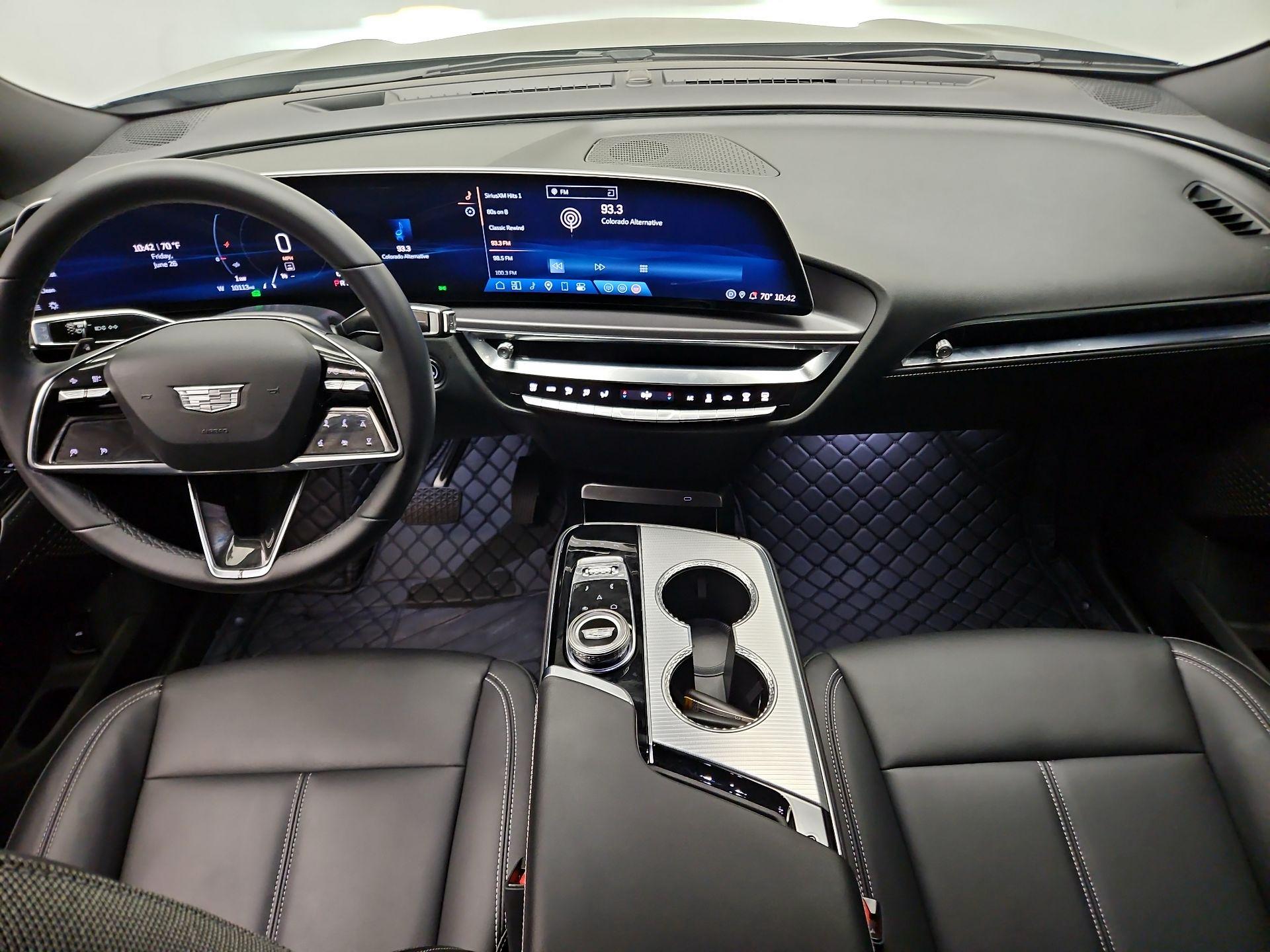 Thumbnail: 2024 Cadillac Lyriq - 9