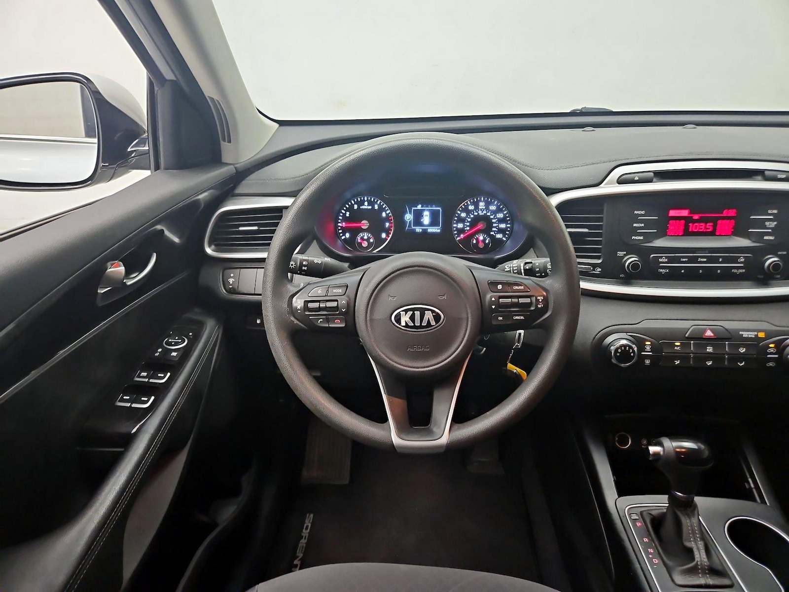 2017 Kia Sorento L - Photo 11