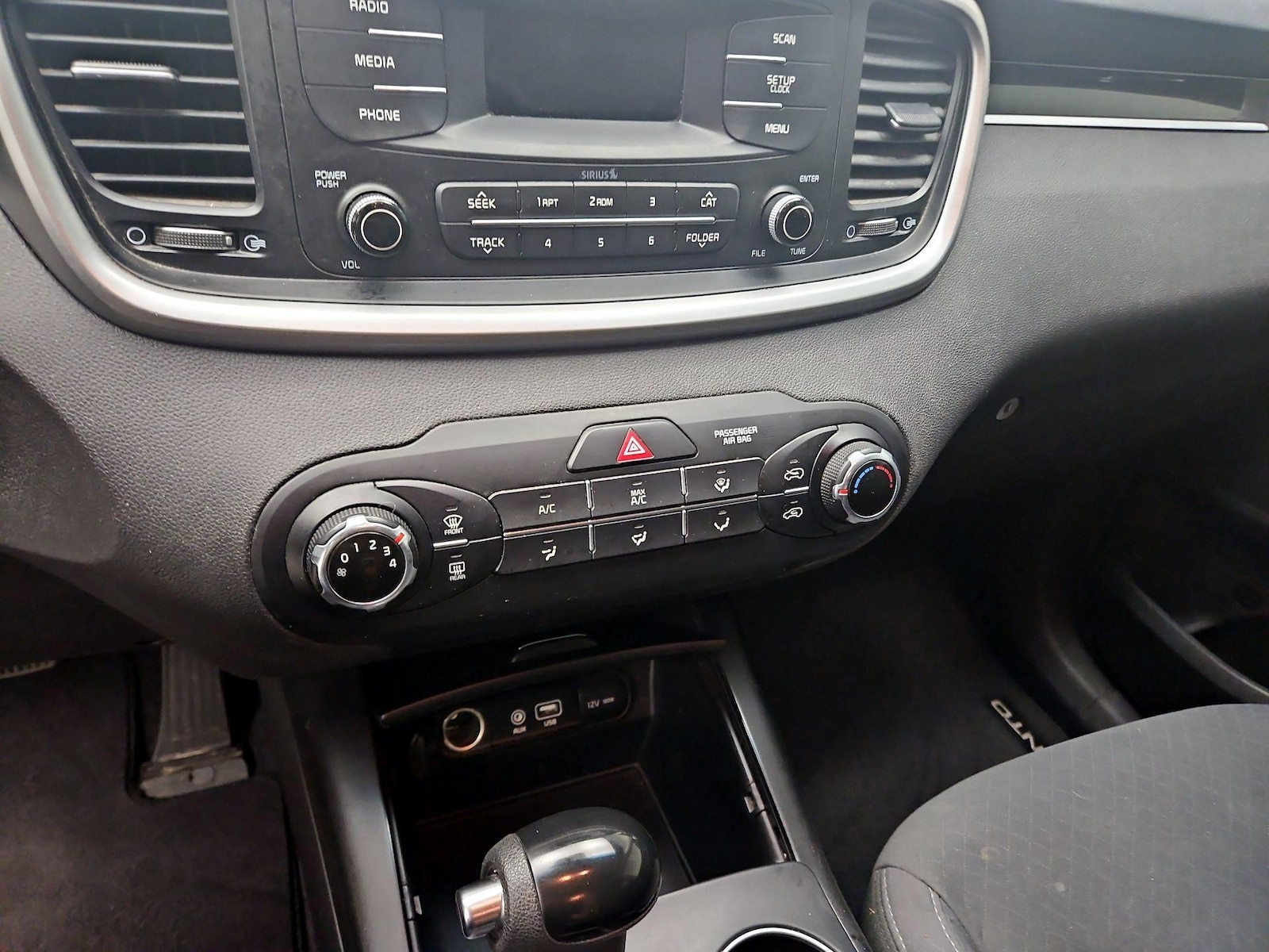 2017 Kia Sorento L - Photo 16