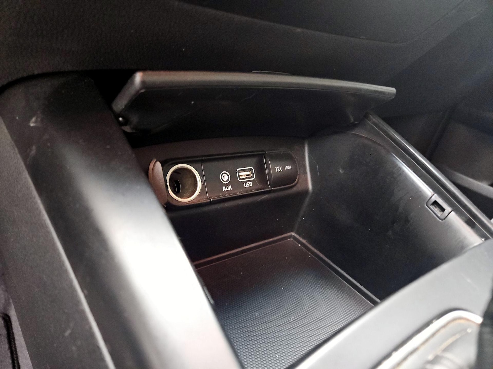 2017 Kia Sorento L - Photo 18