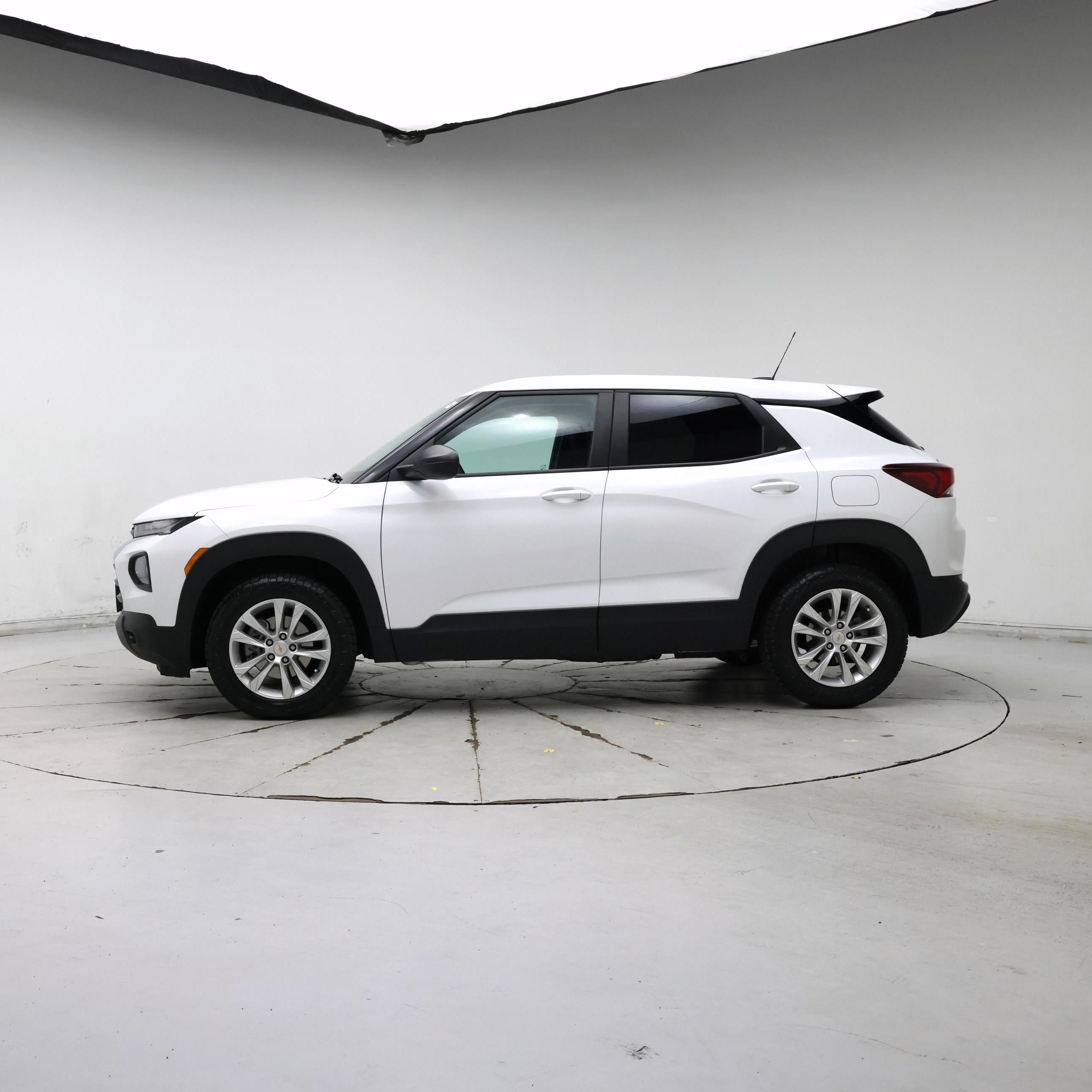 Thumbnail: 2023 Chevrolet TrailBlazer - 3
