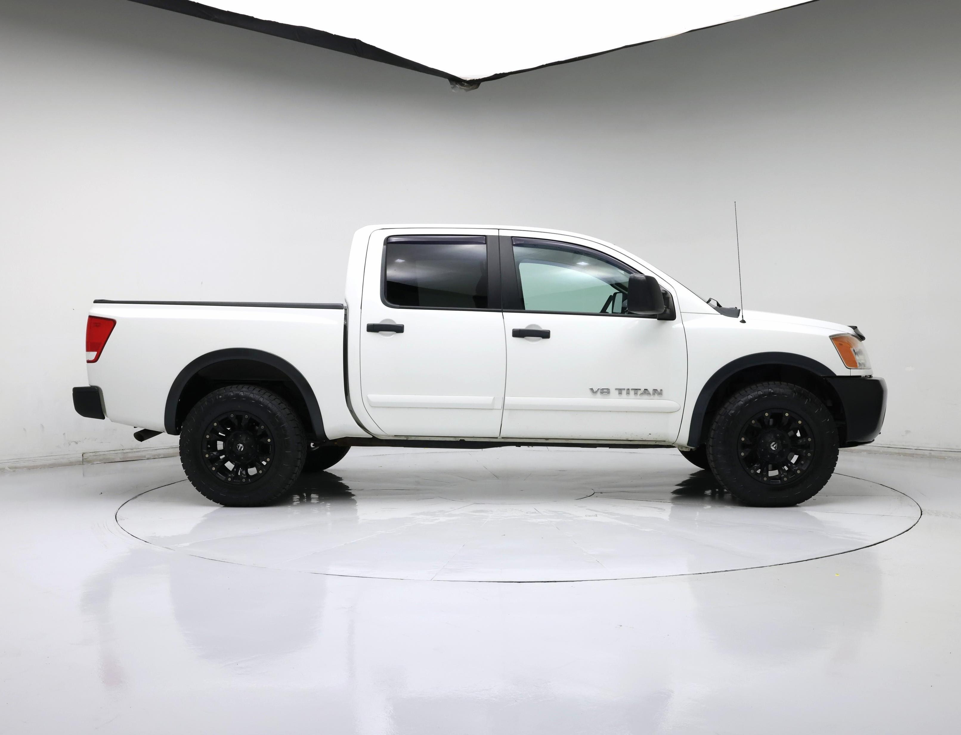 Thumbnail: 2014 Nissan Titan - 7